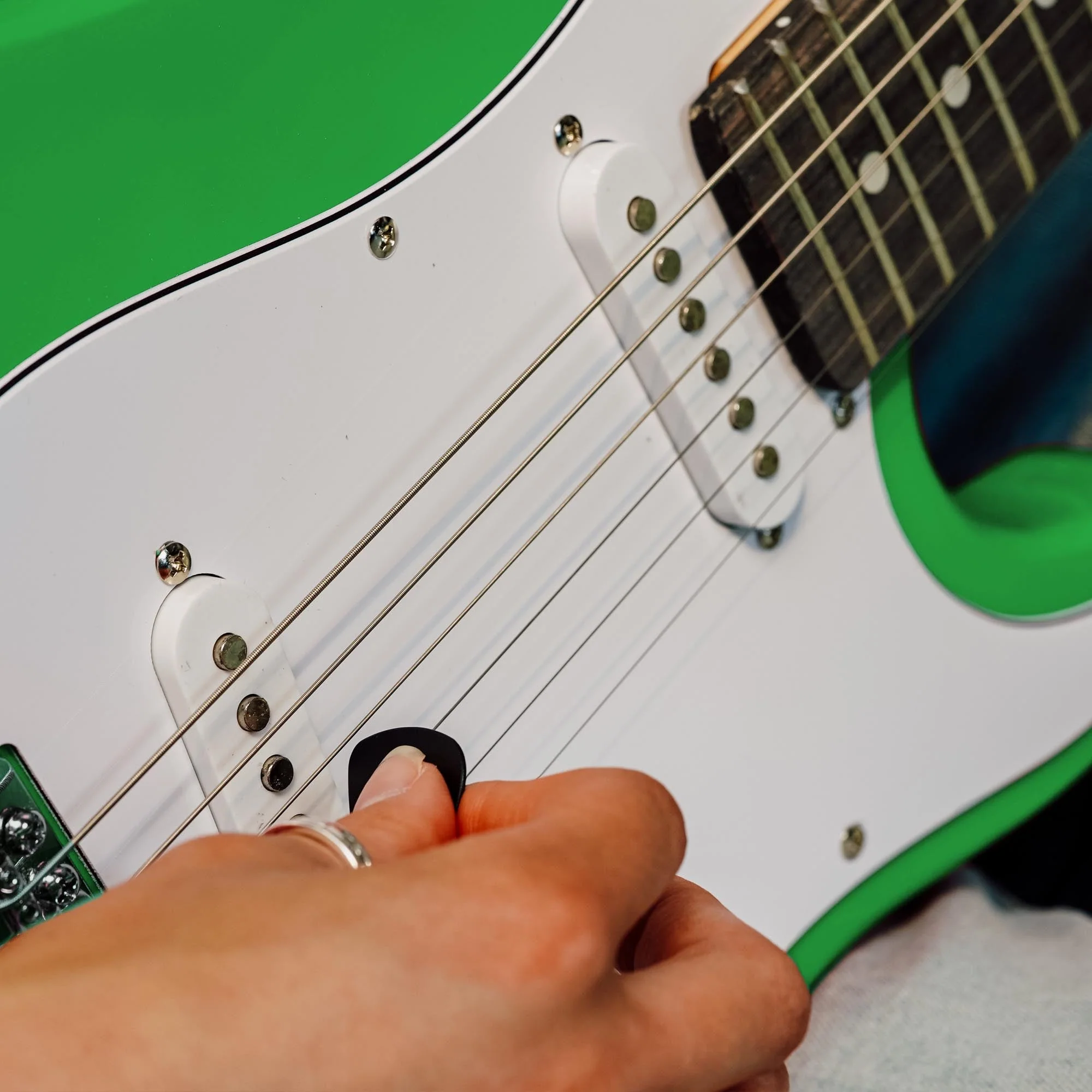 3rd Avenue 3/4 Size Electric Guitar Starter Pack - Green - Image 6
