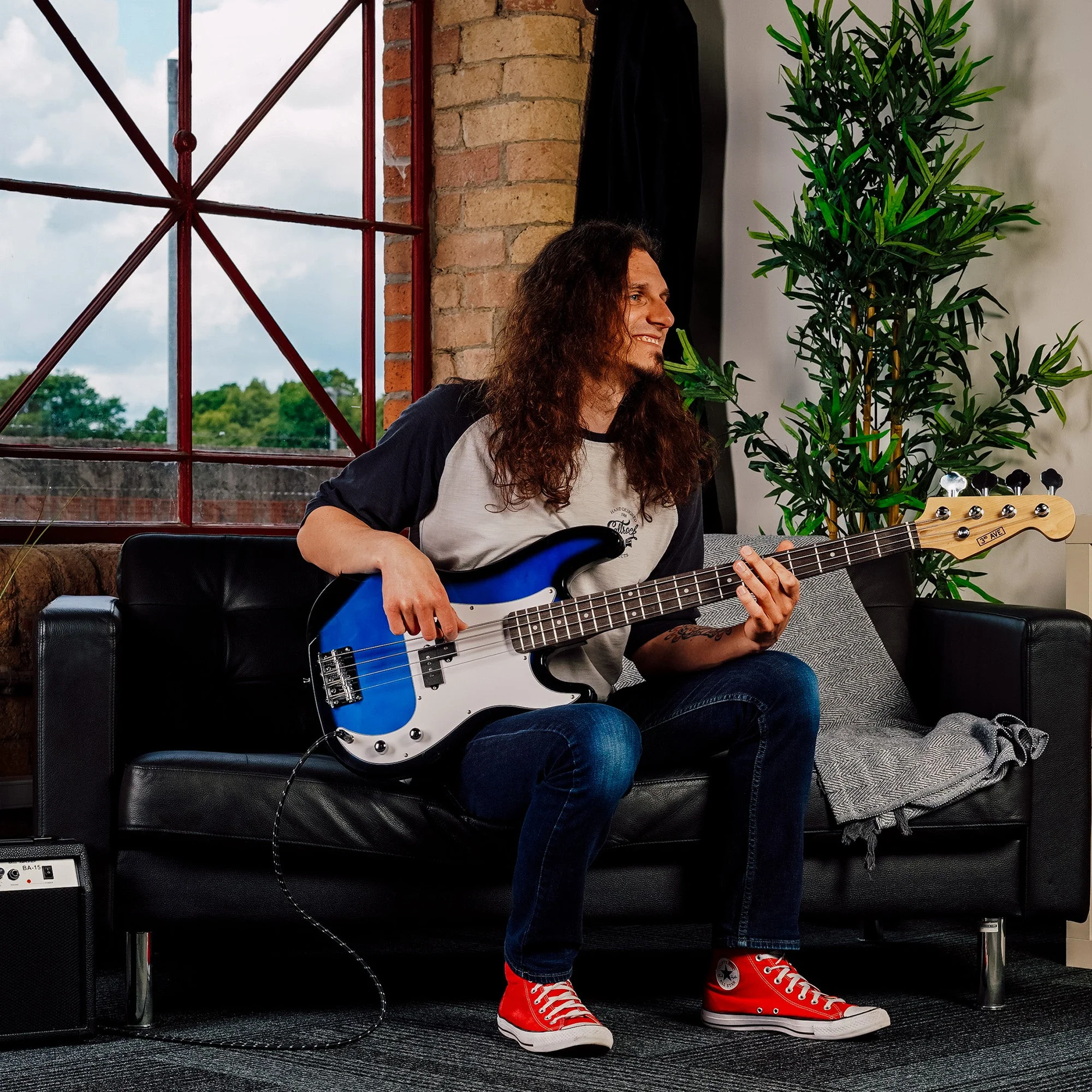 3rd Avenue Bass Guitar Starter Pack - Blueburst - Image 5