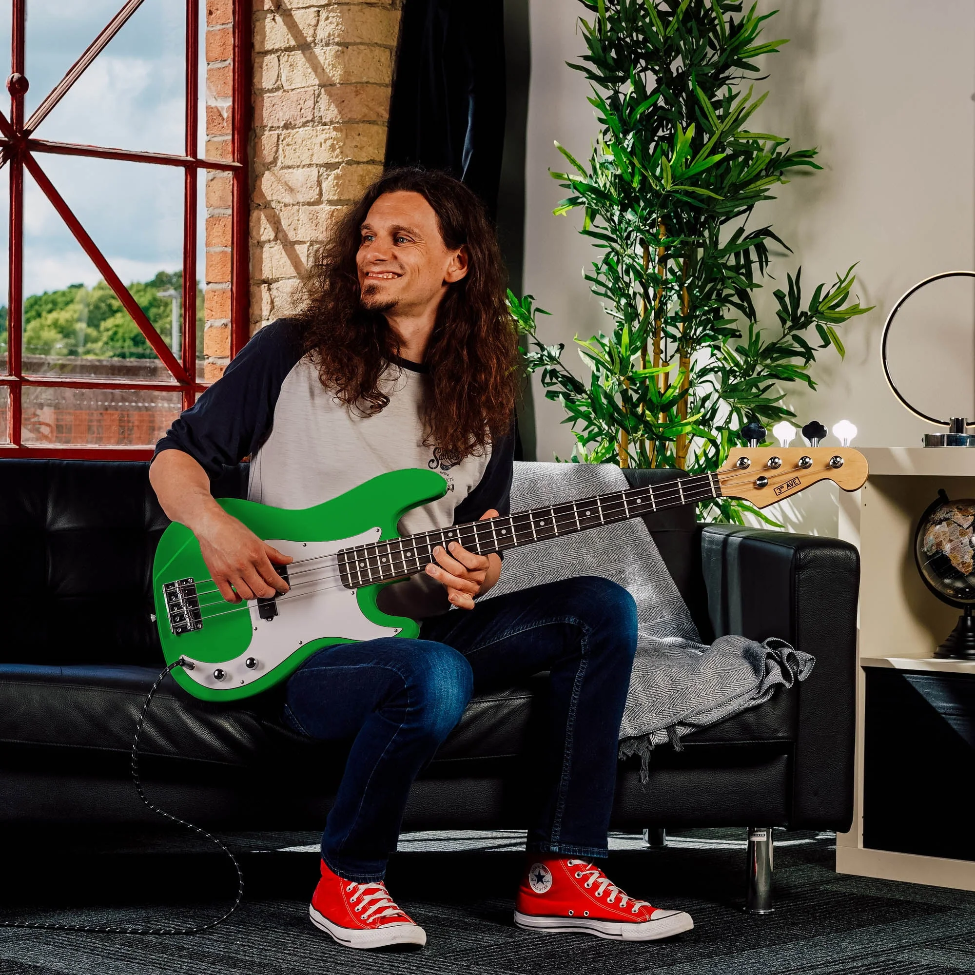 3rd Avenue Bass Guitar Starter Pack - Green - Image 5