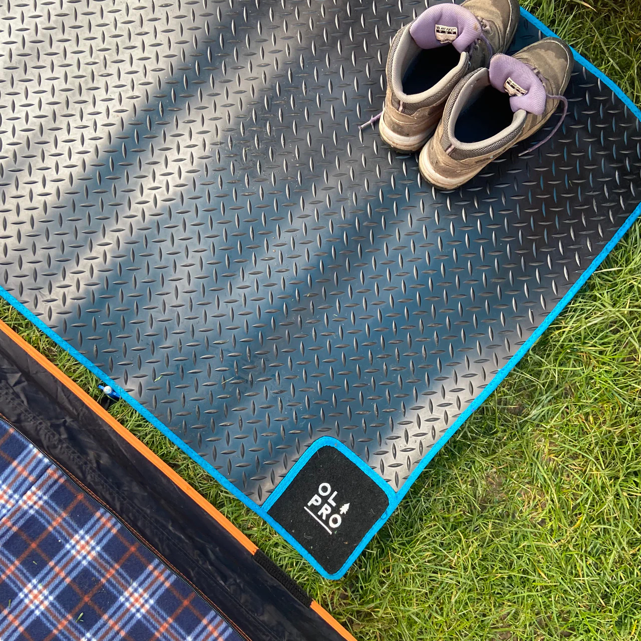 Awning Tunnel Mat 1500mm x 800mm Black Rubber with Blue Edge Trim - Image 2