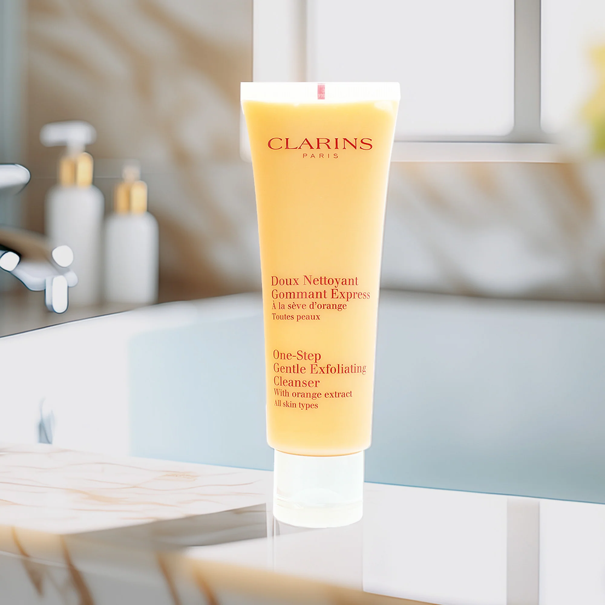 Clarins 1Step Gentle Exfoliating Cleanser 125ml - Image 2