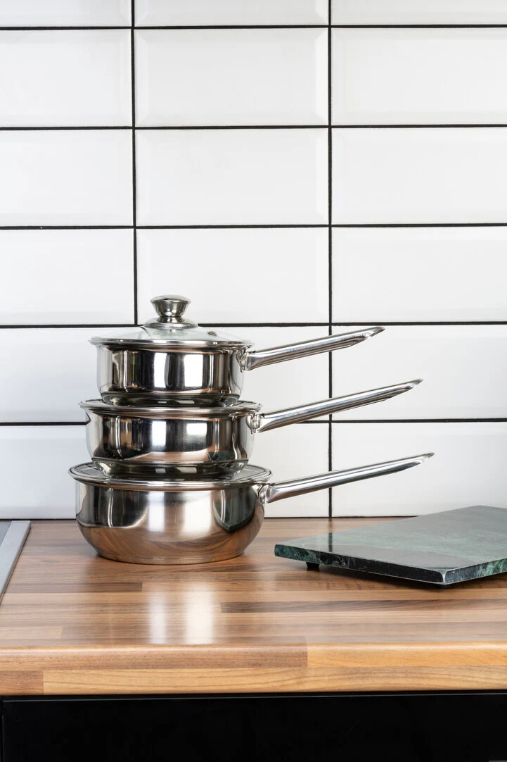 Crosse Set of 3 Stainless Steel Saucepans with Glass Lids - Image 3