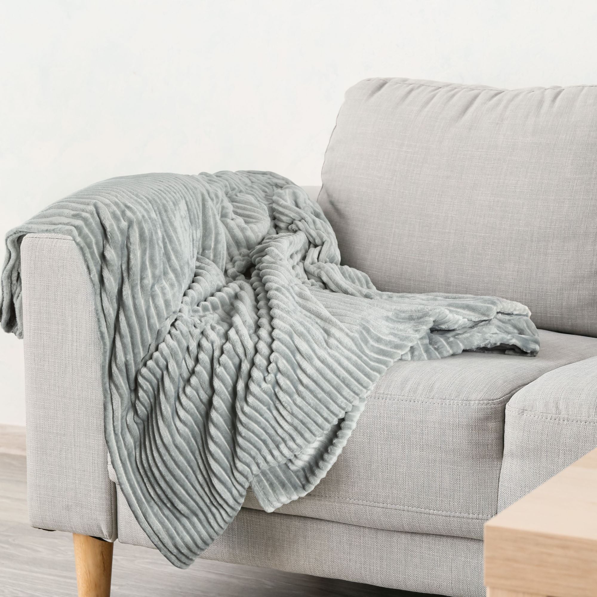 Dakota Ribbed Soft Touch Fleece Throw - Silver - Image 2