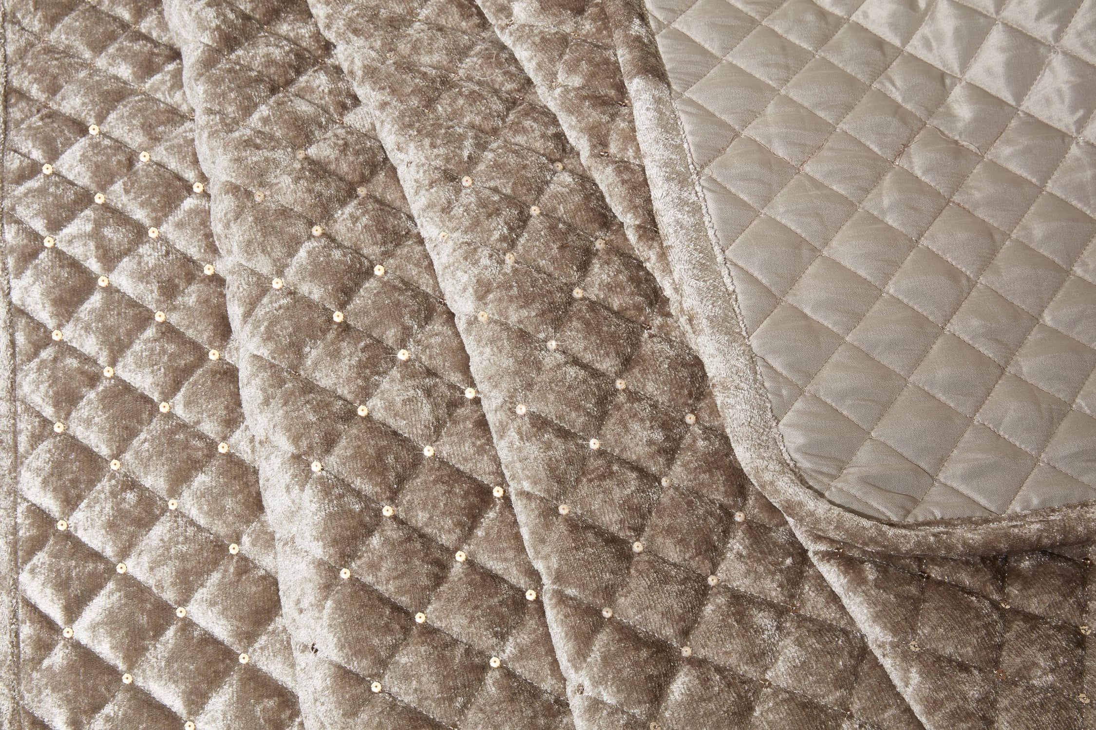 Glamour - Quilted Sequin Velvet Duvet Set In Mink - King Size - Image 5