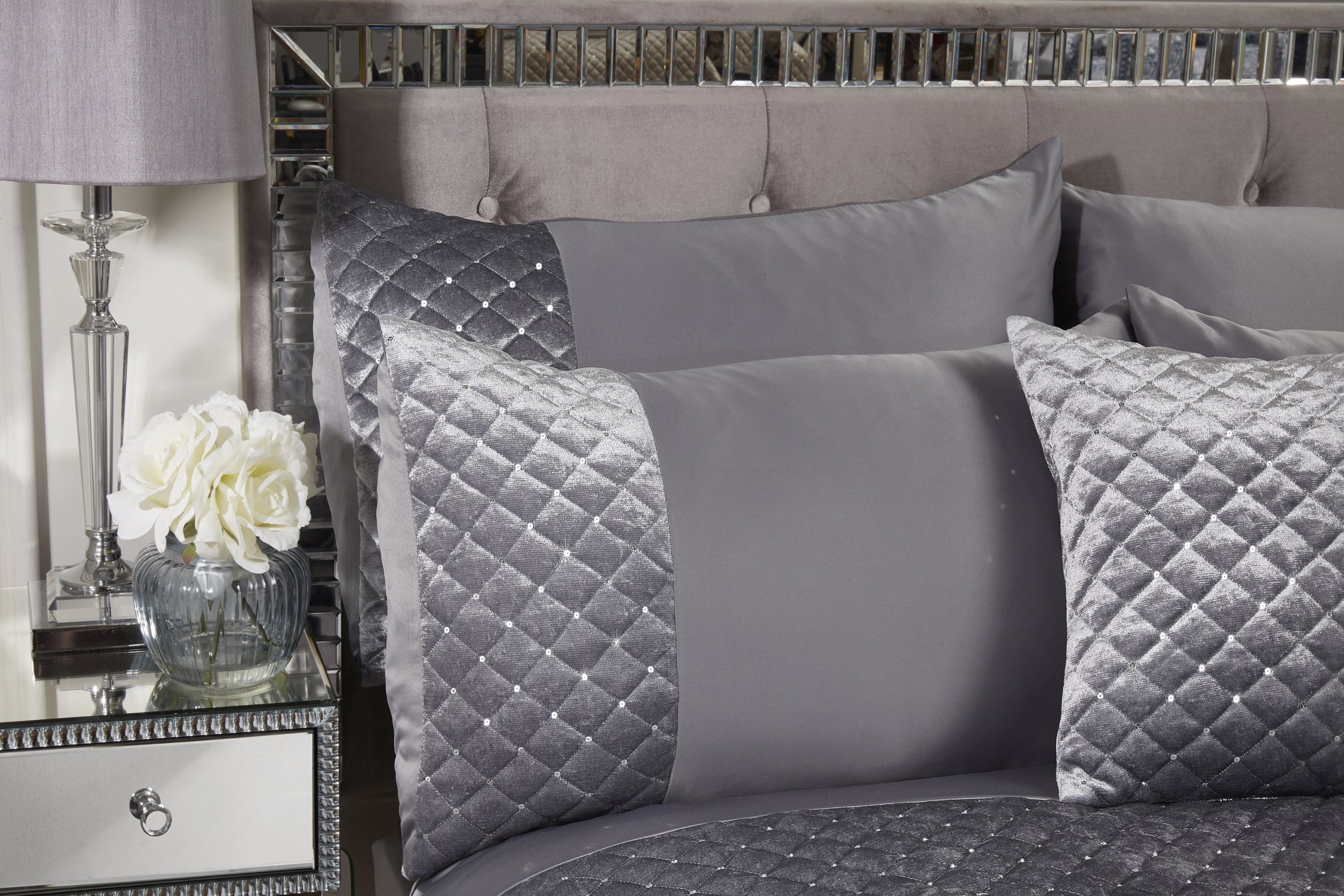 Glamour - Quilted Sequin Velvet Duvet Set in Silver - Image 3
