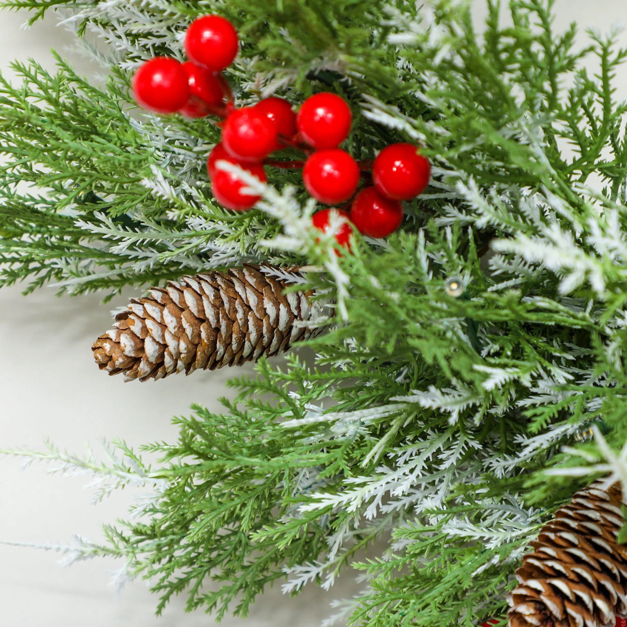 HOMCOM 60 cm Prelit Christmas Wreath, Door Wreath with Realistic Branches - Image 9