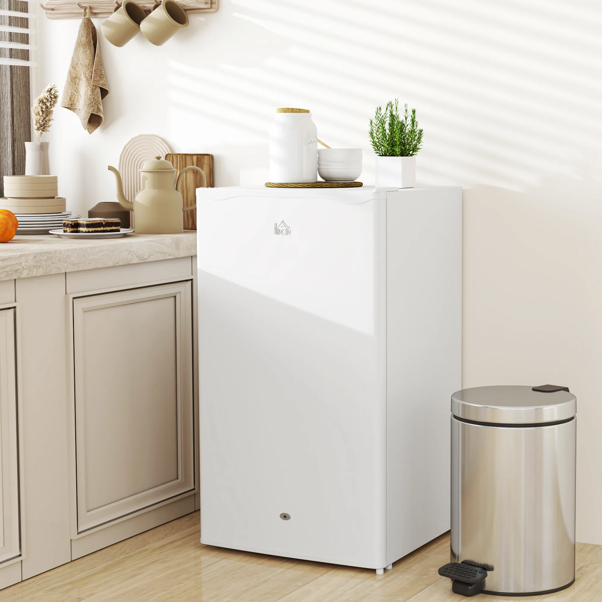 HOMCOM 91L Freestanding Under Counter Fridge With Lock - Image 11