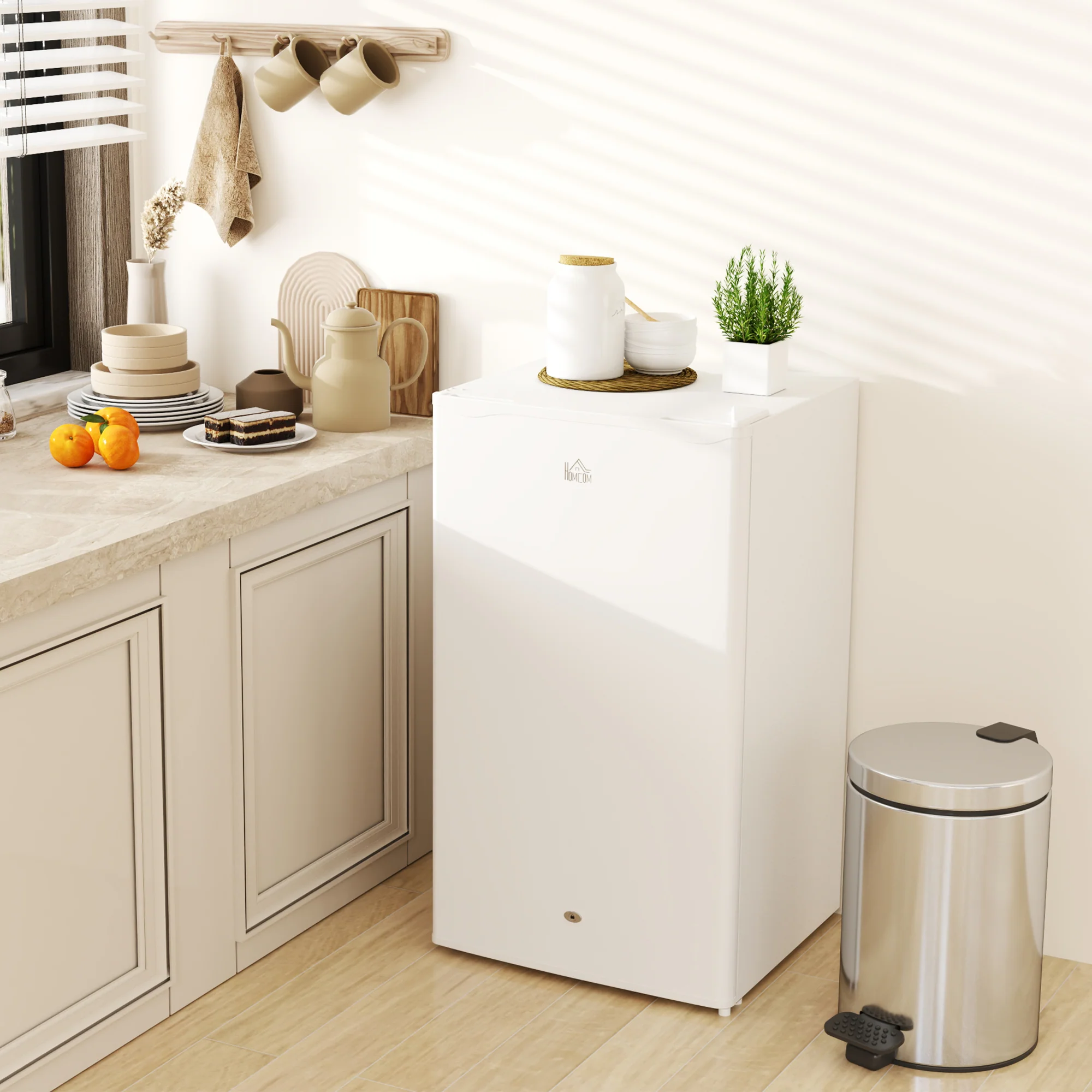 HOMCOM 91L Freestanding Under Counter Fridge With Lock - Image 18