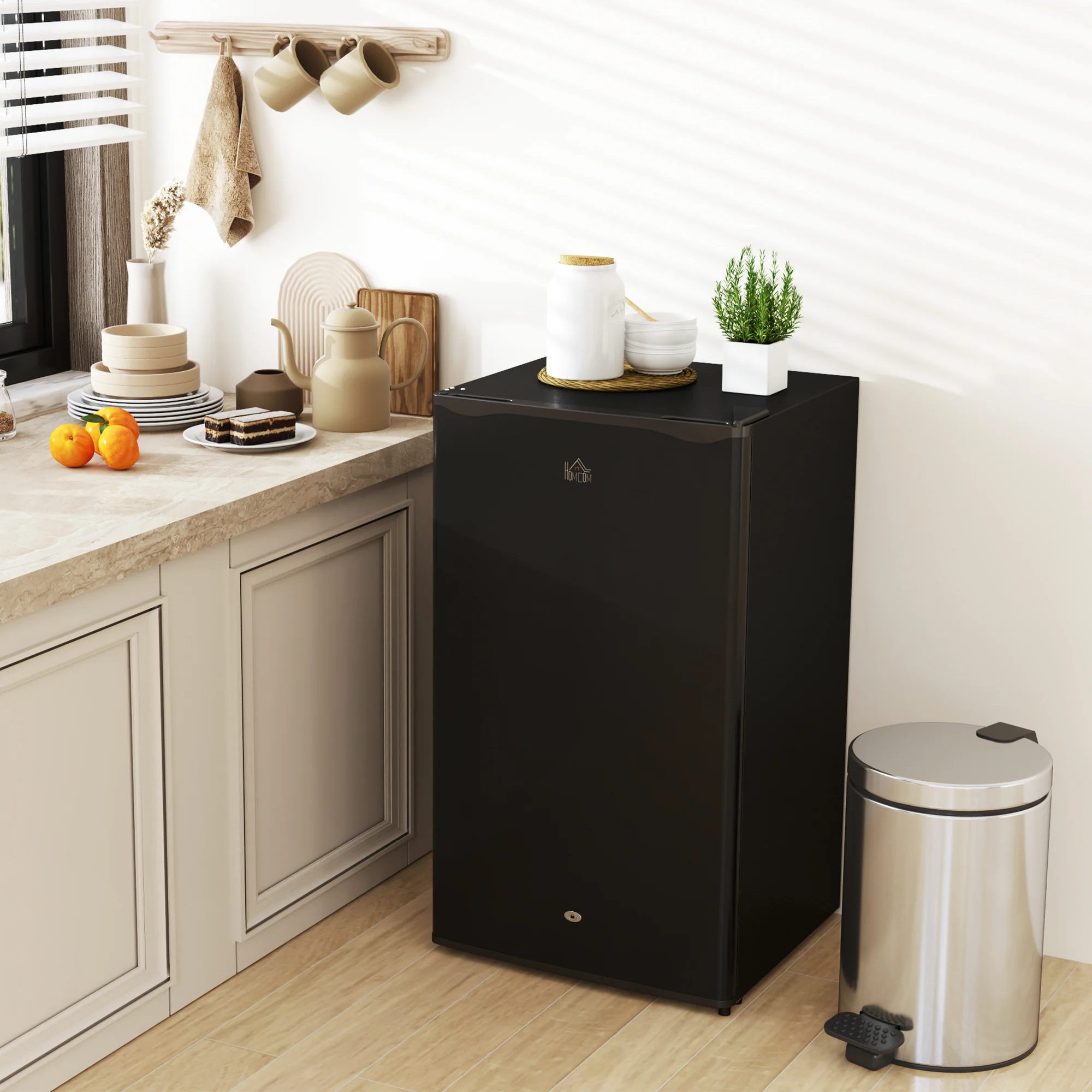 HOMCOM 91L Freestanding Under Counter Fridge With Lock - Image 9