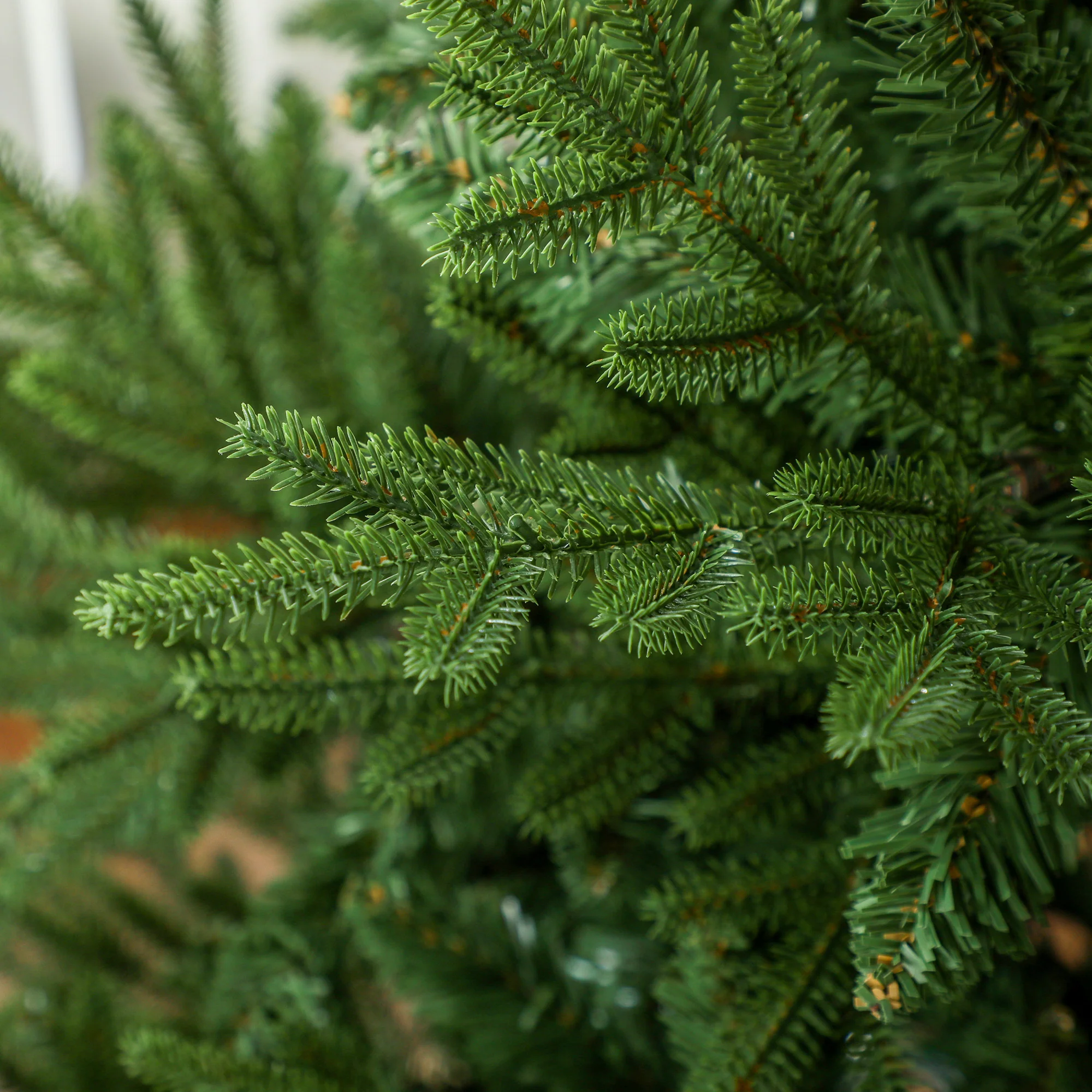 HOMCOM Artificial Christmas Tree With Realistic Hinged Branches, Green - Image 9