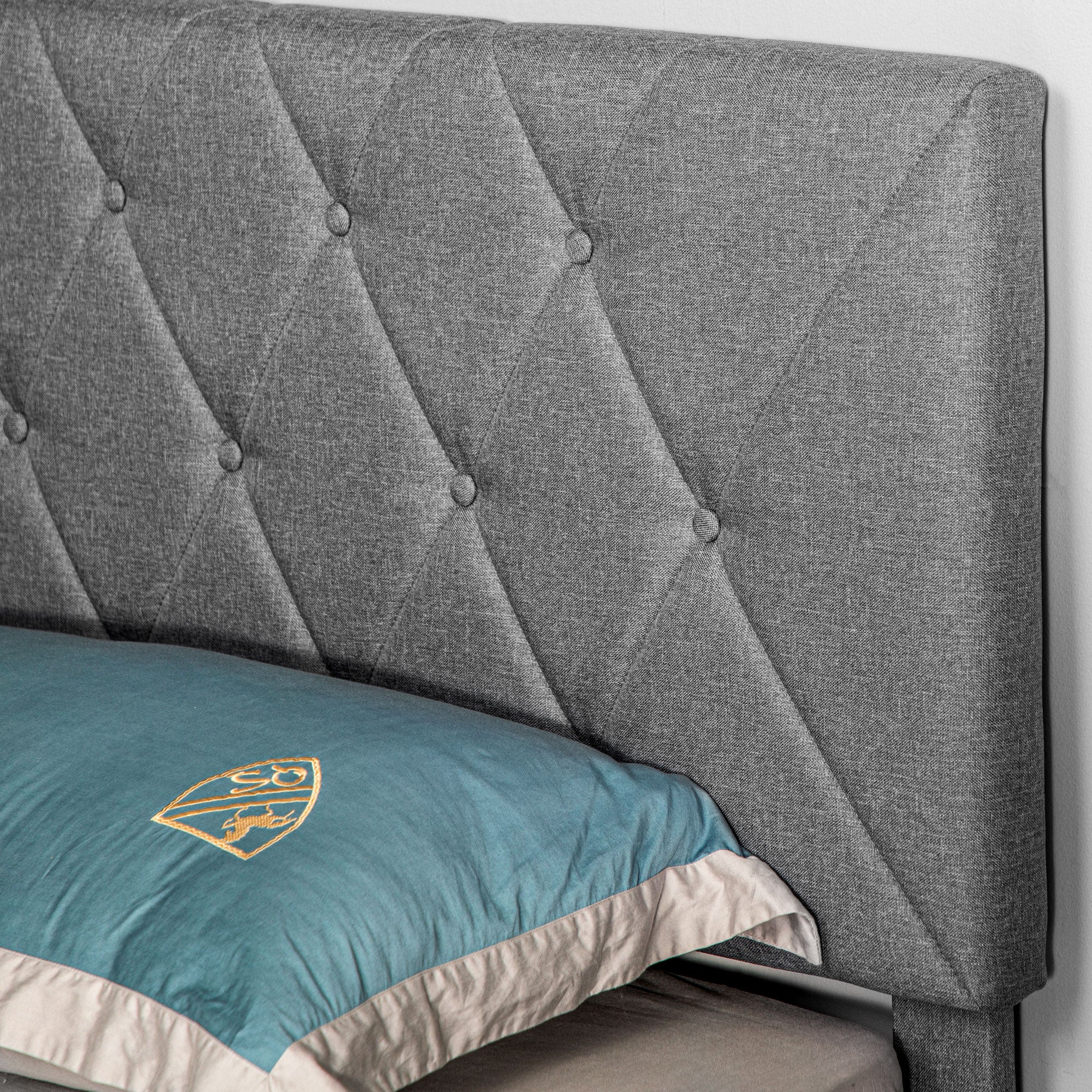 HOMCOM Bed Frame with 5-Level Adjustable Linen Headboard - Image 9
