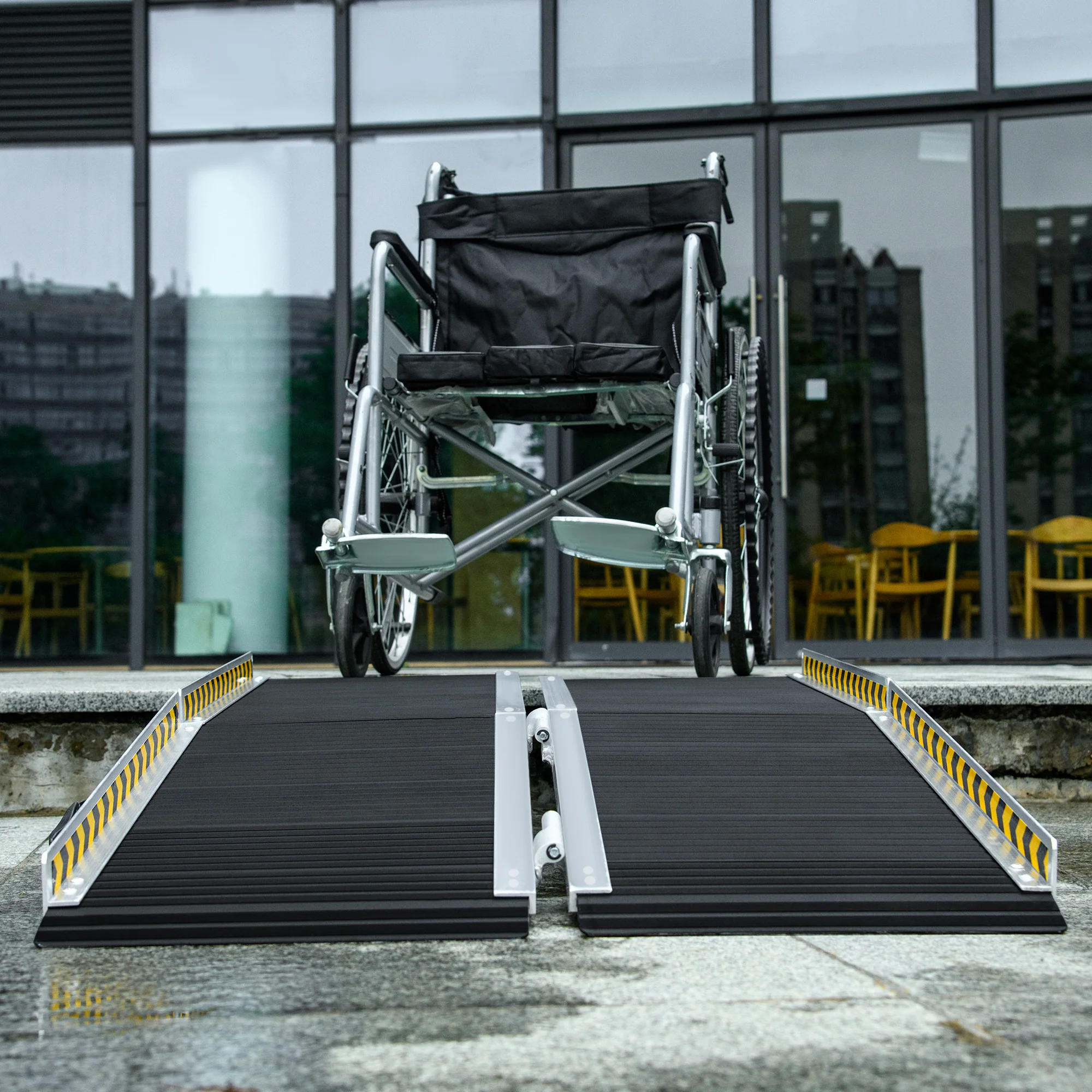 HOMCOM Folding Aluminium Wheelchair Ramp 152x73cm 272KG Capacity For Home - Image 8