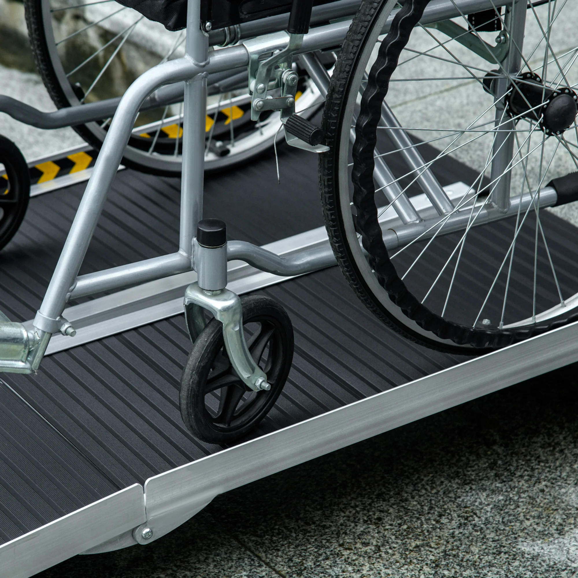 HOMCOM Folding Aluminium Wheelchair Ramp 152x73cm 272KG Capacity For Home - Image 9