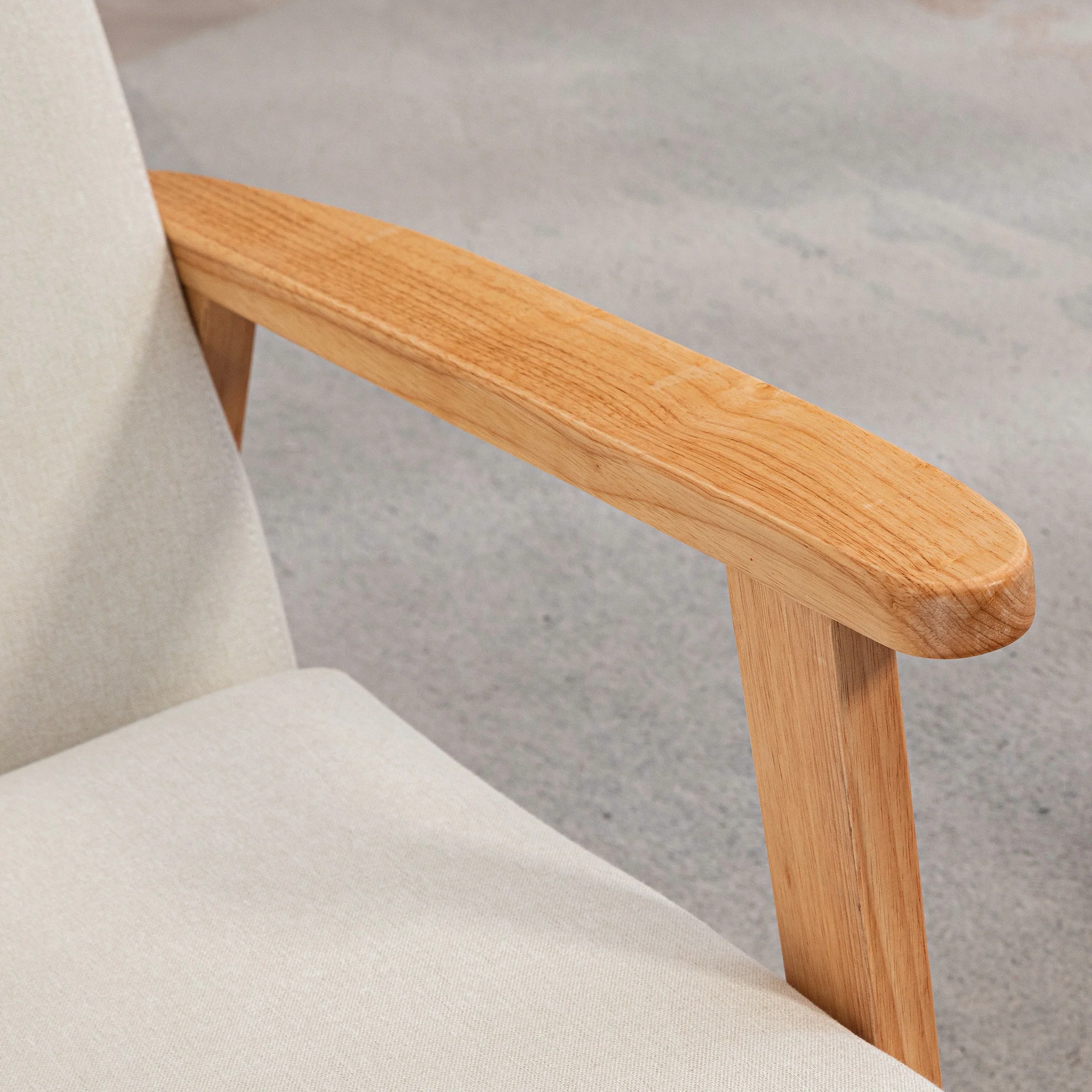 HOMCOM Modern Fabric Accent Chair W/ Rubber Wood Legs Padded Cushion Cream - Image 9
