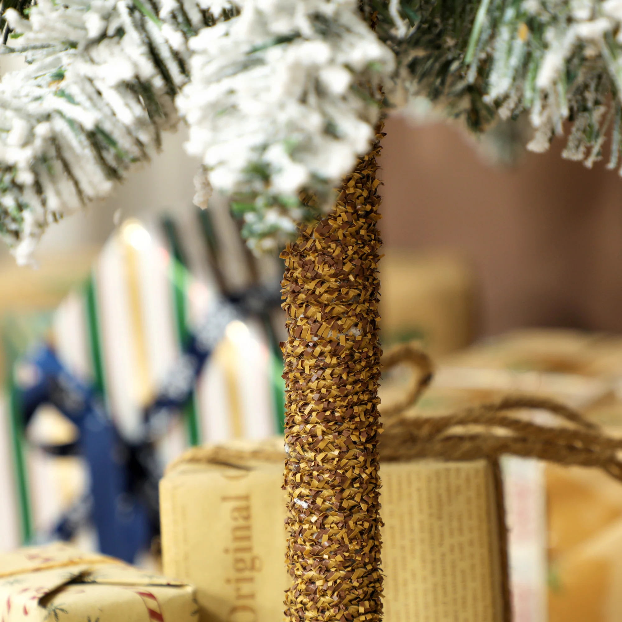 HOMCOM Set of 3 Flocked Christmas Tree, Pencil Downswept Xmas Tree - Image 9