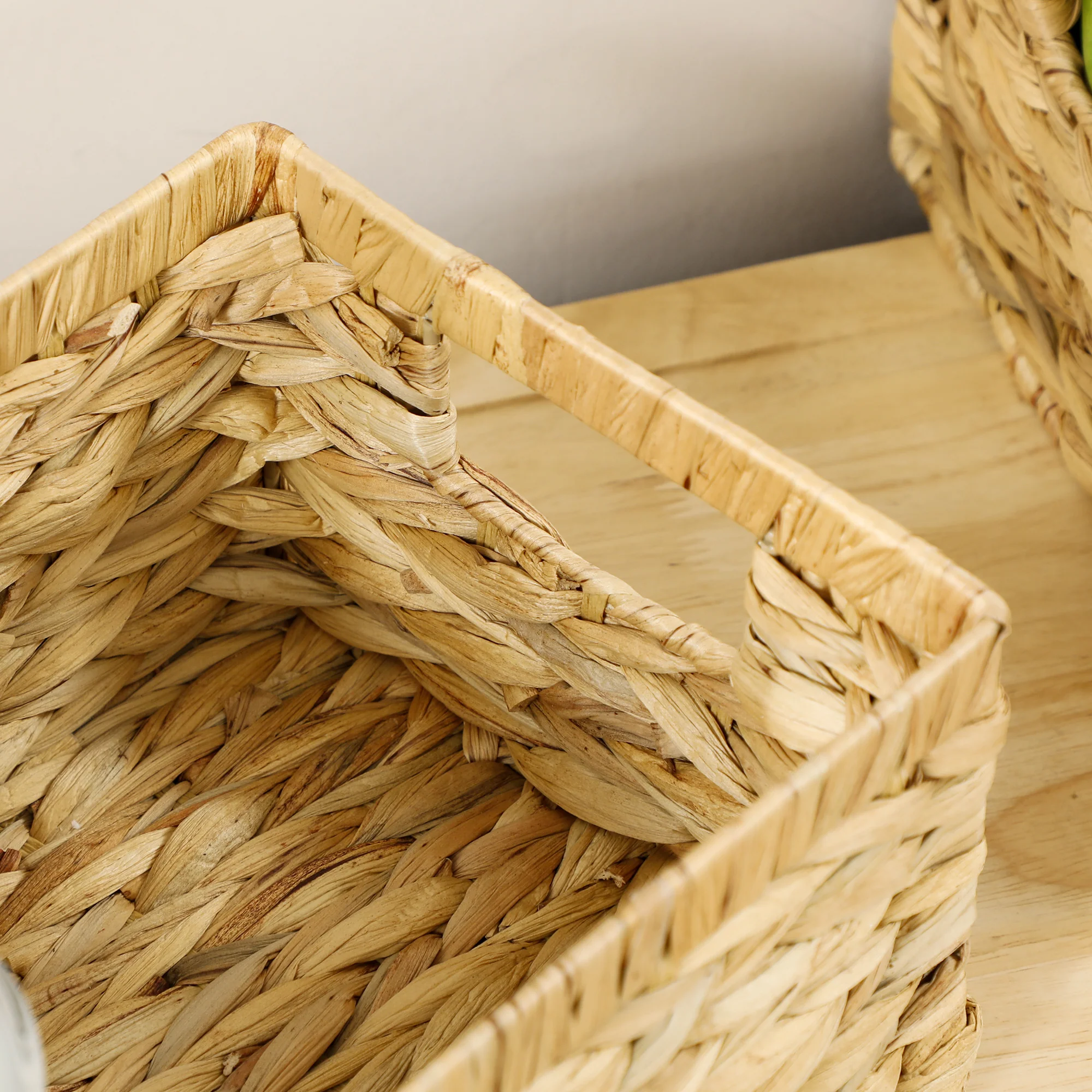 HOMCOM Set of 3 Wicker Storage Baskets, Woven Baskets with Handles, Natural - Image 9