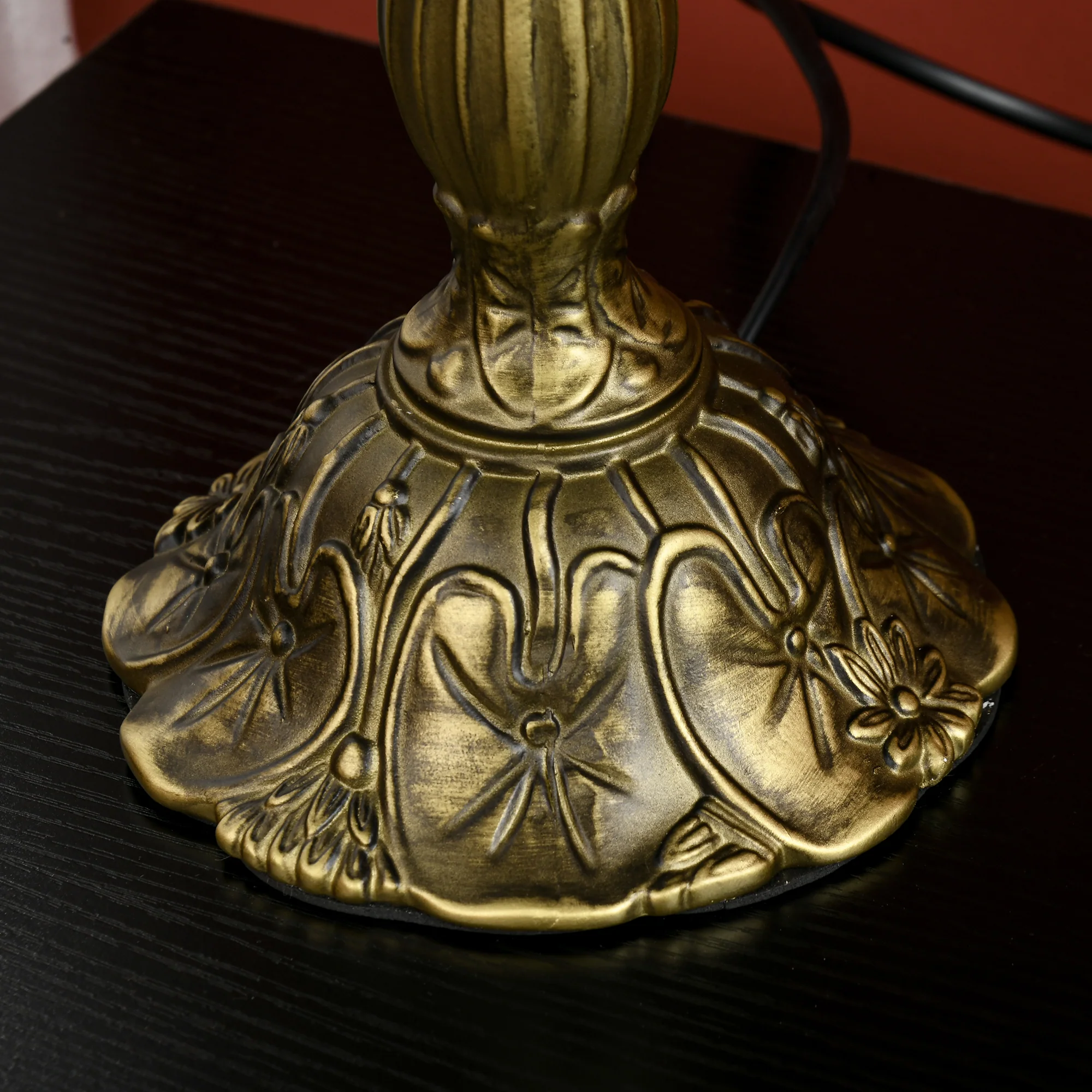 HOMCOM Stained Glass Table Lamp, For Bedroom Bedside, Bulb Not Included - Image 9