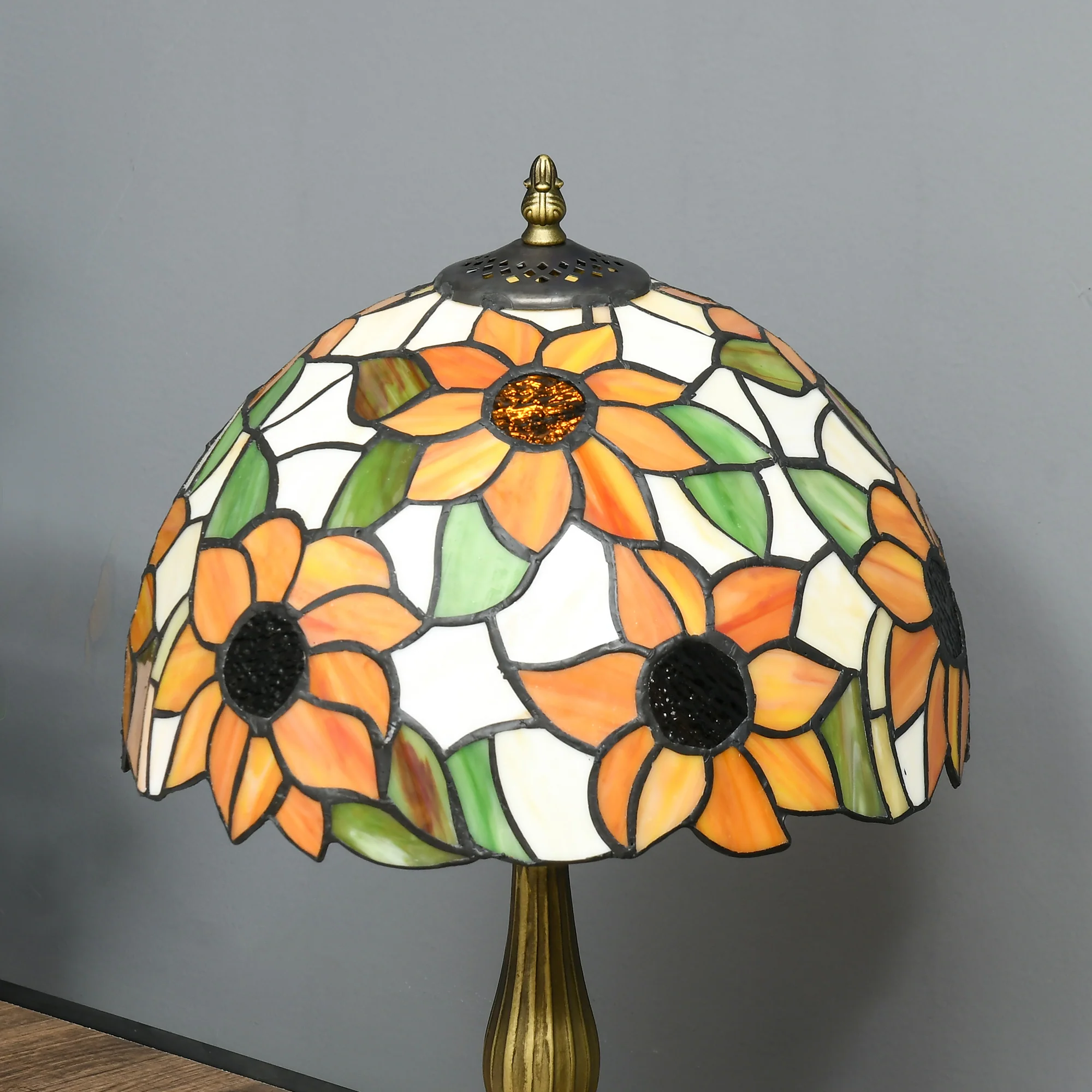HOMCOM Stained Glass Table Lamp, Handmade Antique Bedside Lamp - Image 6