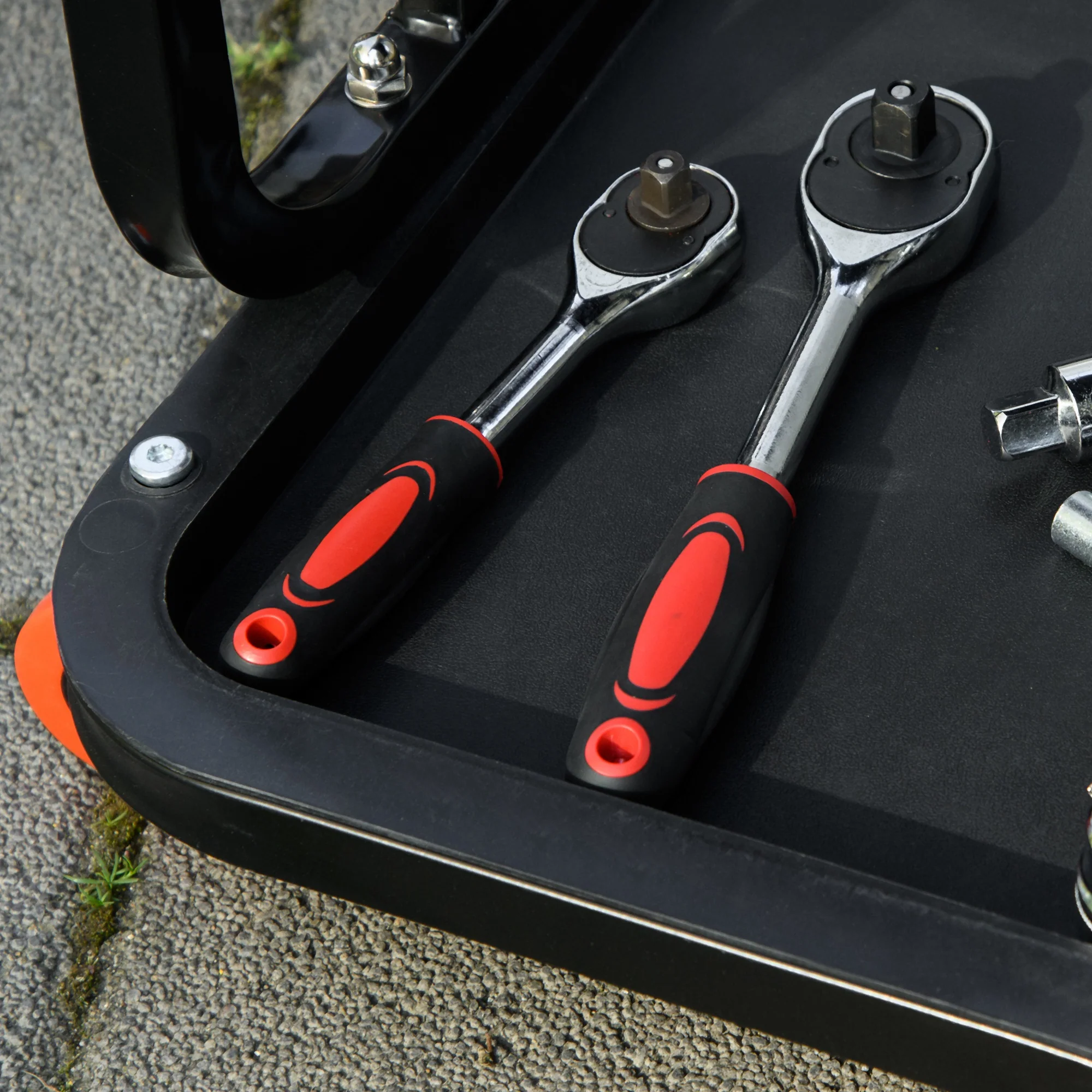 HOMCOM Workshop Stool, Rolling Mechanic Stool with 360 Degree Swivel, Red - Image 8