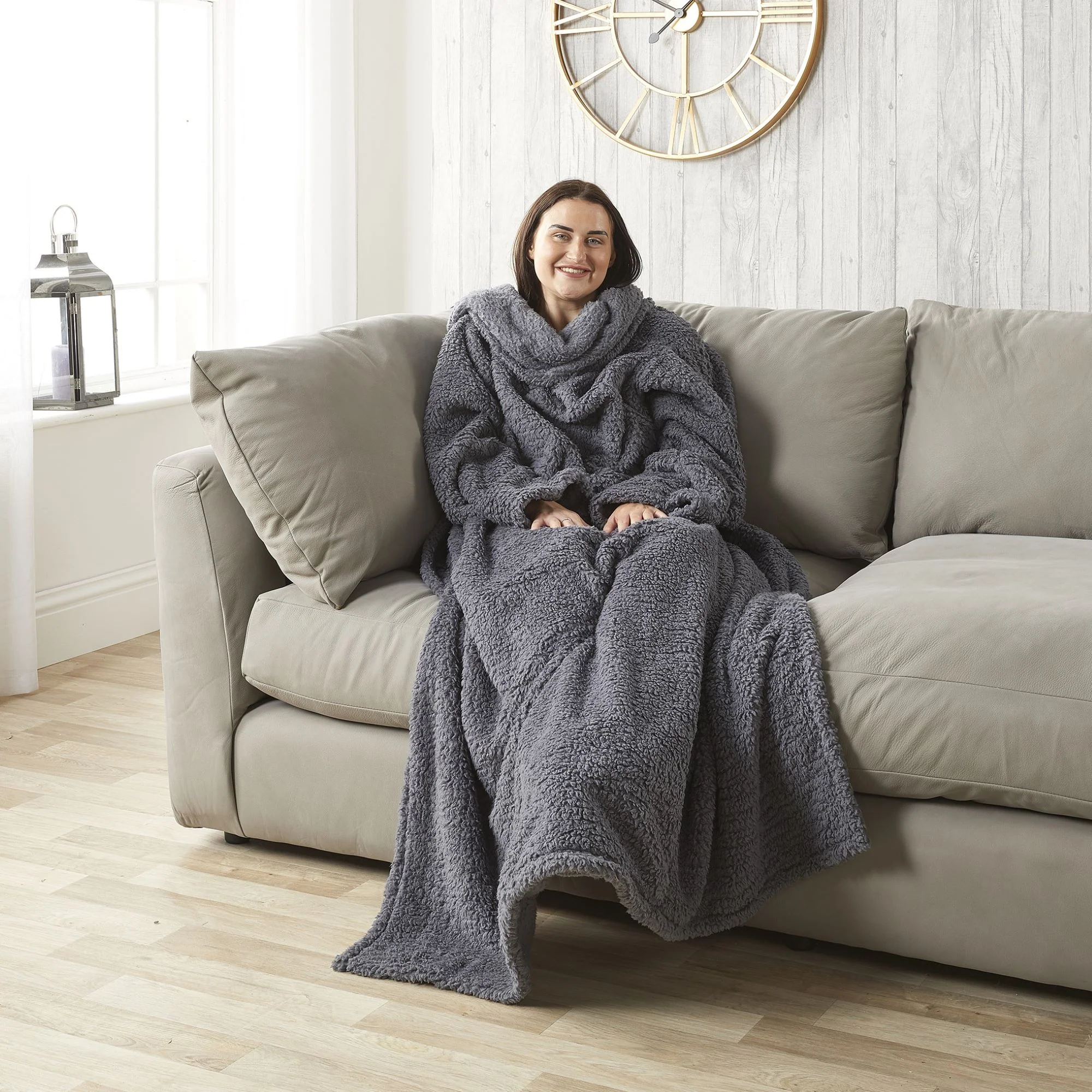 Huggleland Wearable Blanket - Charcoal - Image 3