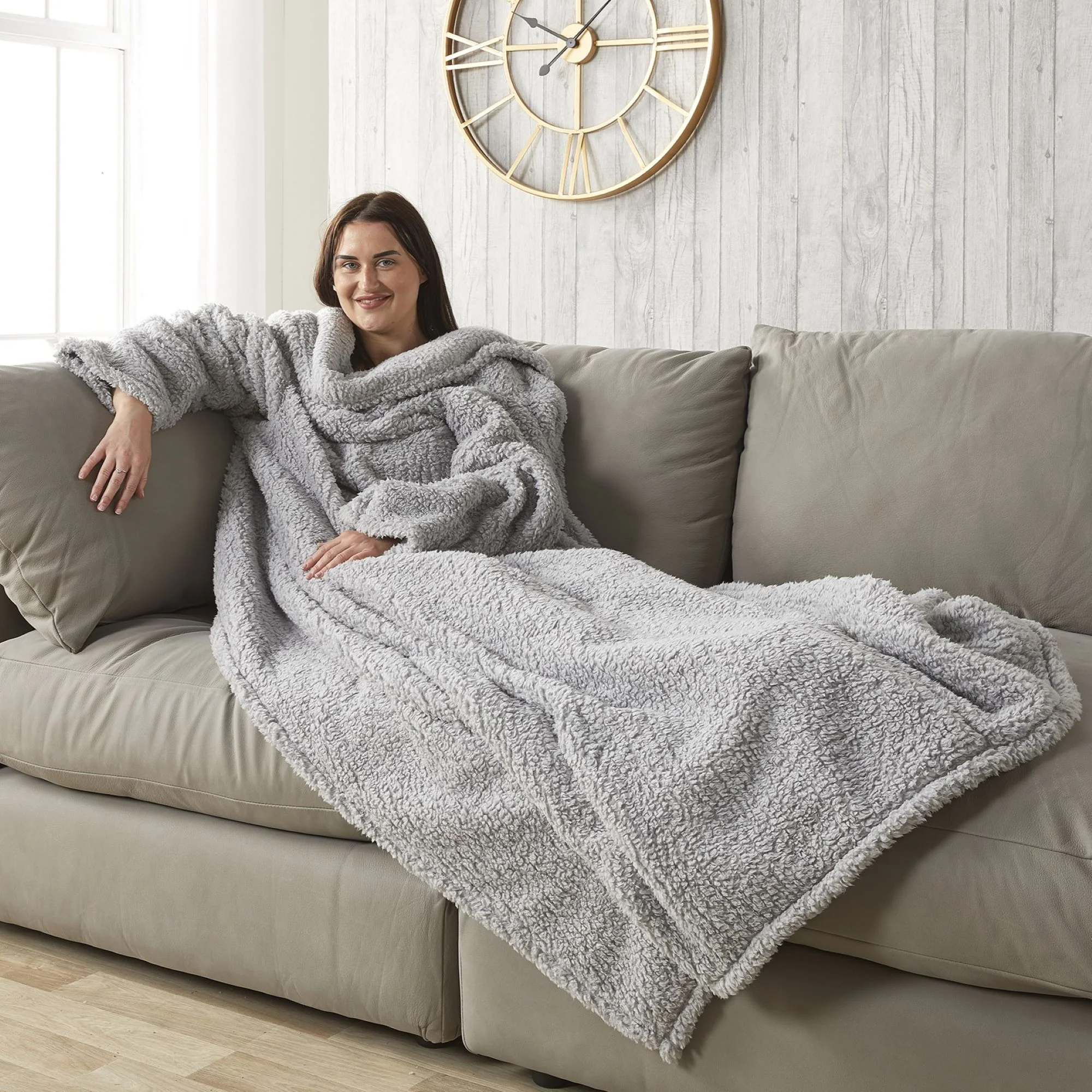 Huggleland Wearable Blanket - Grey - Image 2