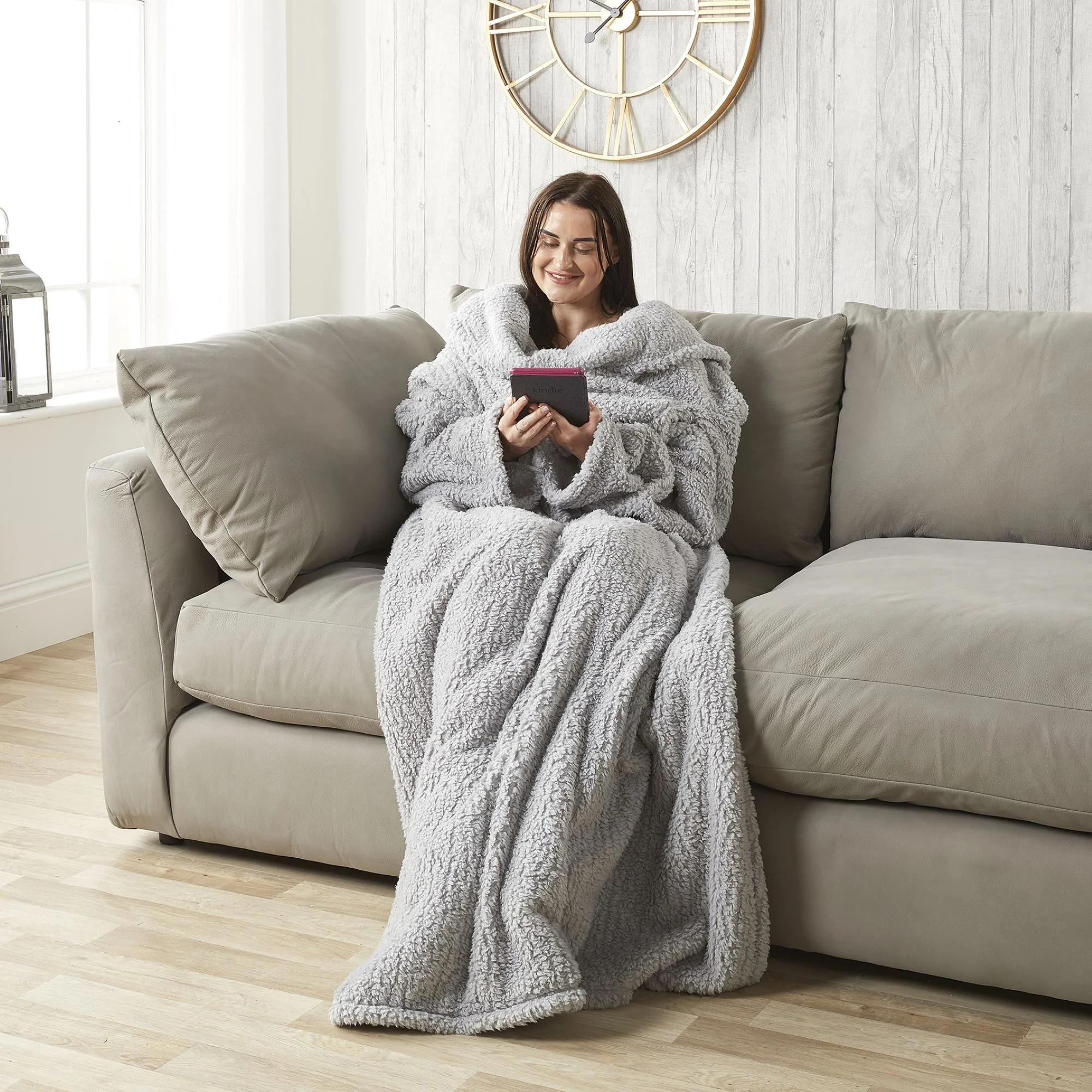 Huggleland Wearable Blanket - Grey - Image 3