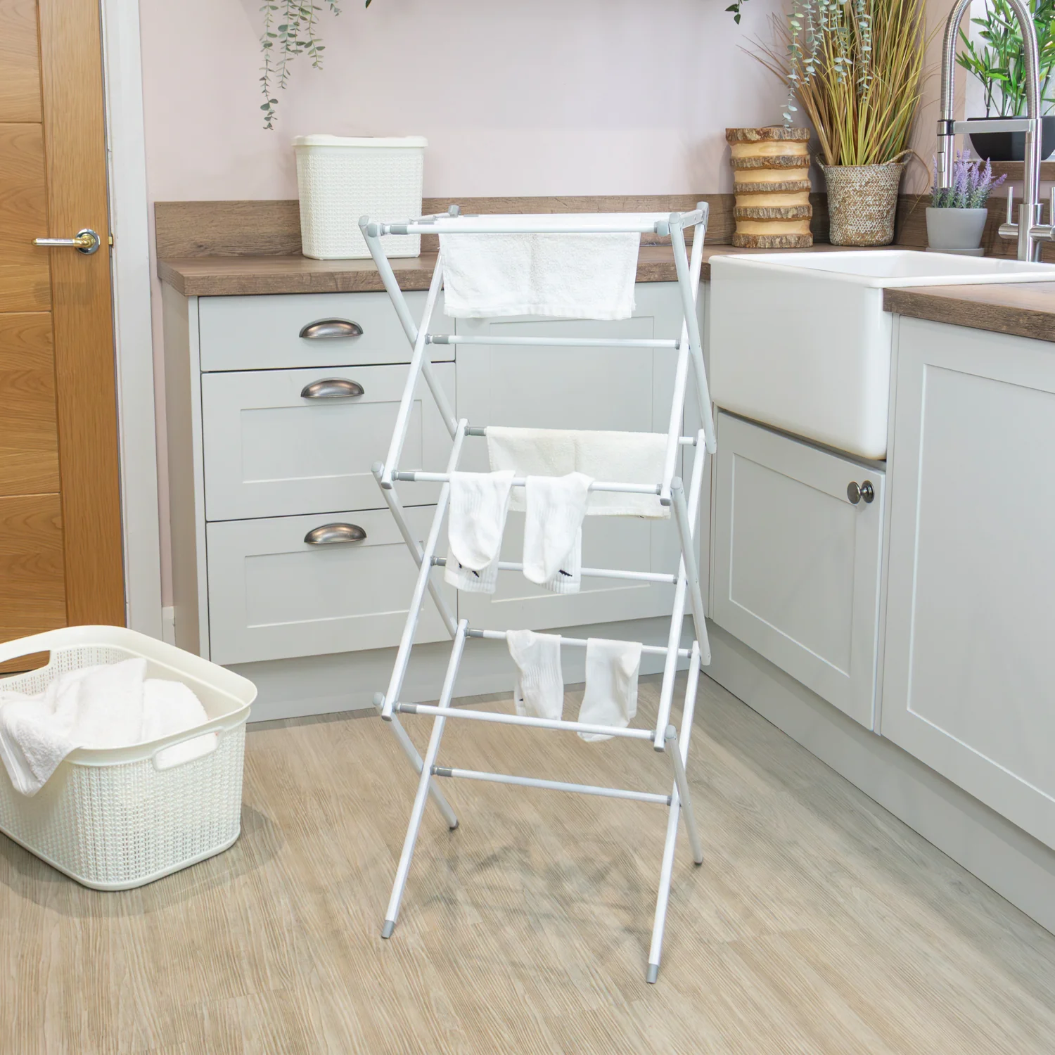 JVL Extendable 3 Tier Concertina Laundry Washing Clothes Airer, 8M - Image 3