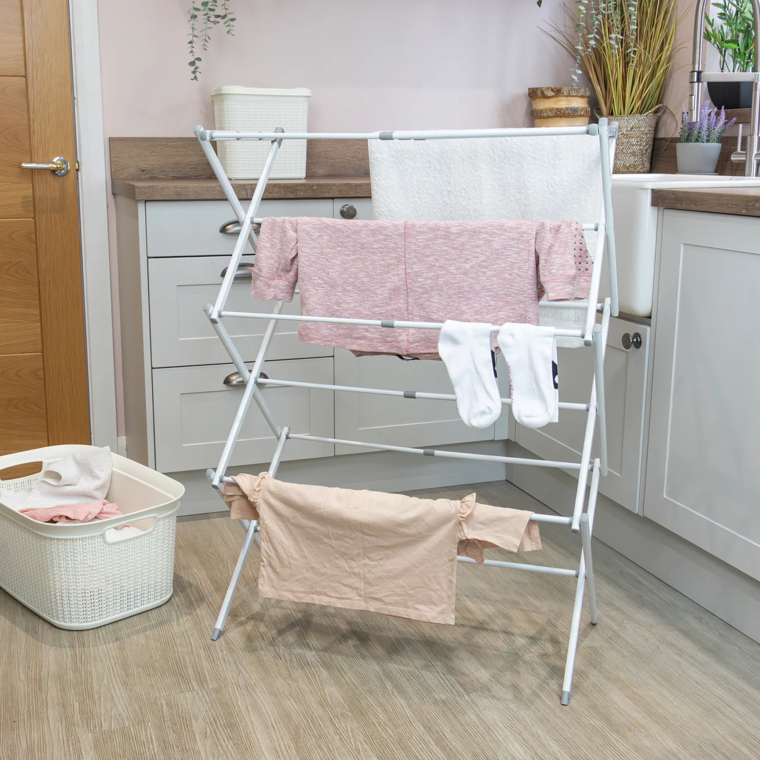 JVL Extendable 3 Tier Concertina Laundry Washing Clothes Airer, 8M - Image 5