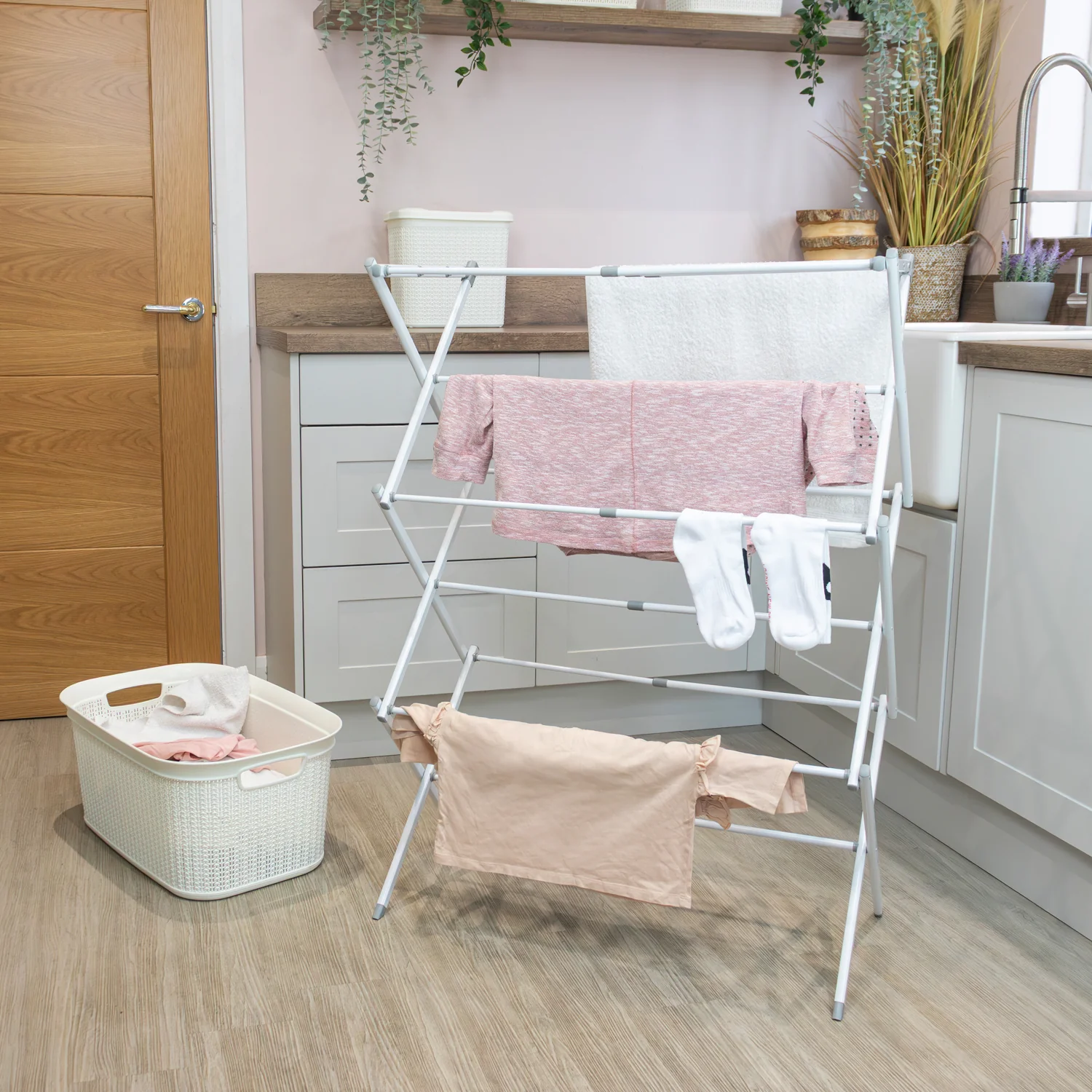 JVL Extendable 3 Tier Concertina Laundry Washing Clothes Airer, 8M - Image 6