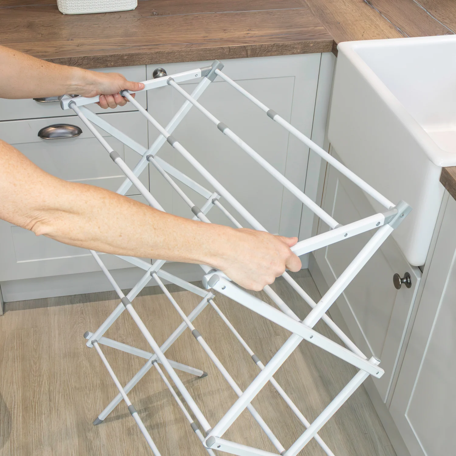 JVL Extendable 3 Tier Concertina Laundry Washing Clothes Airer, 8M - Image 9