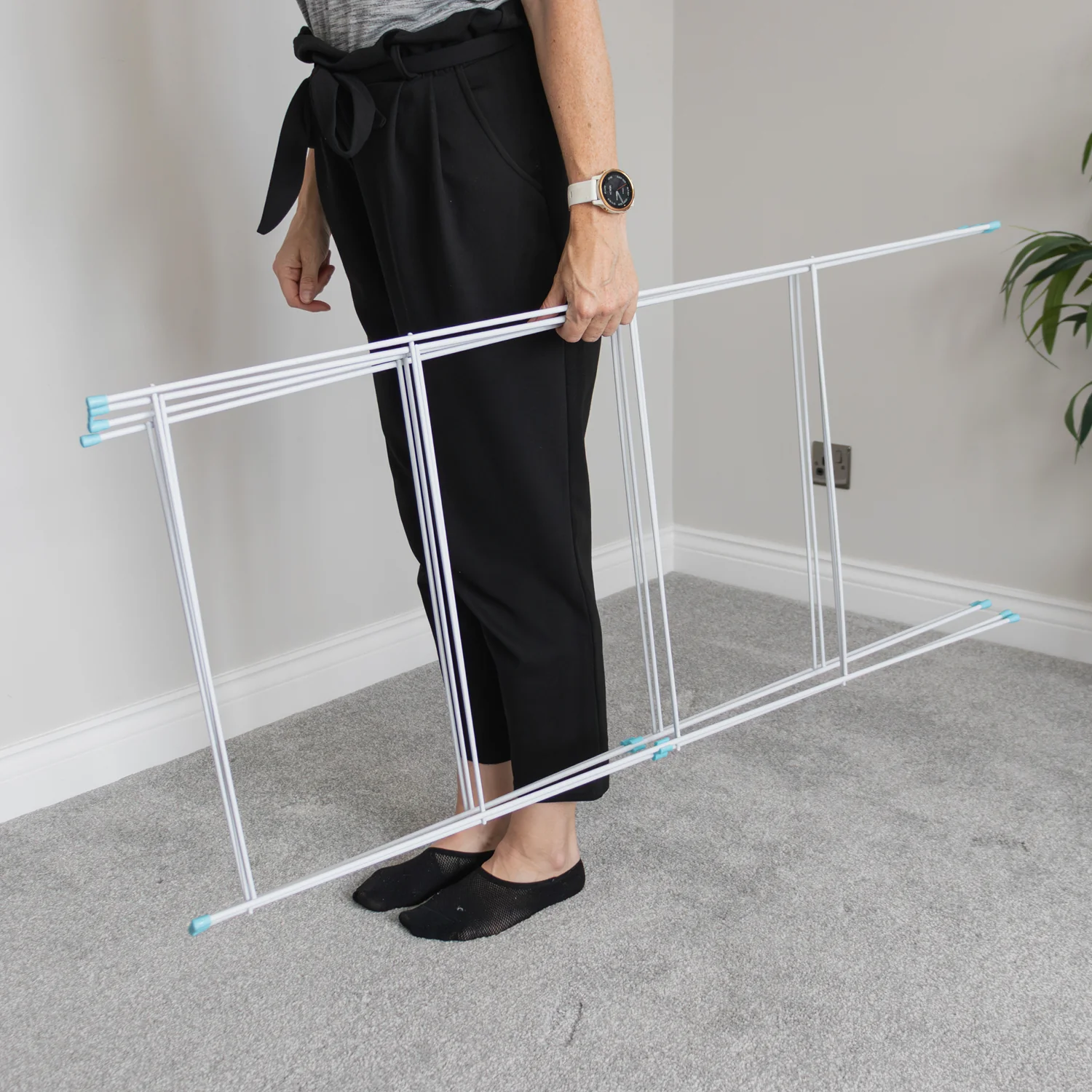 JVL Indoor/Outdoor Four Panel Folding Clothes Airer Laundry Dryer, 8M - Image 10
