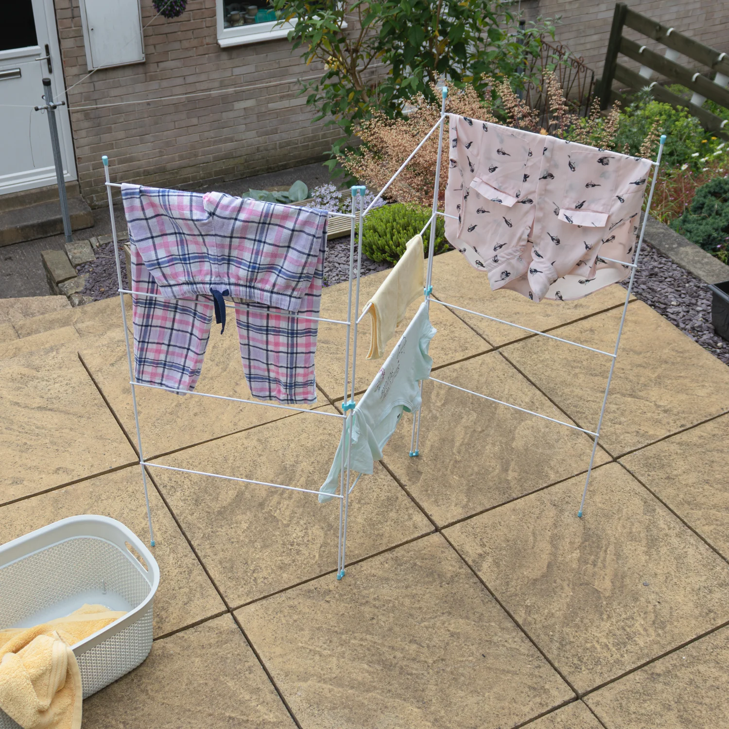 JVL Indoor/Outdoor Three Panel Folding Clothes Airer Laundry Dryer, 6M - Image 19