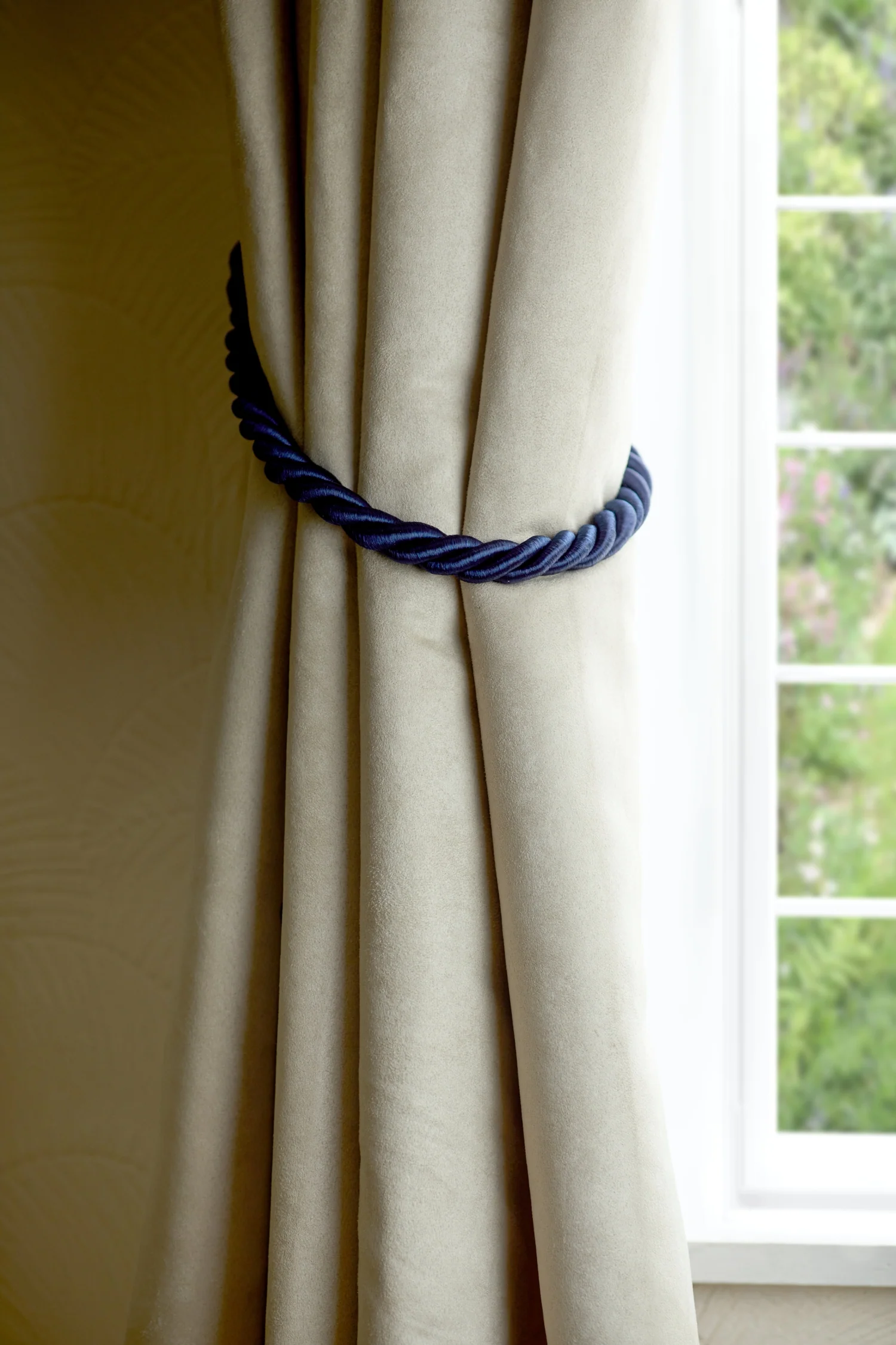 Knightsbridge Tieback in Navy