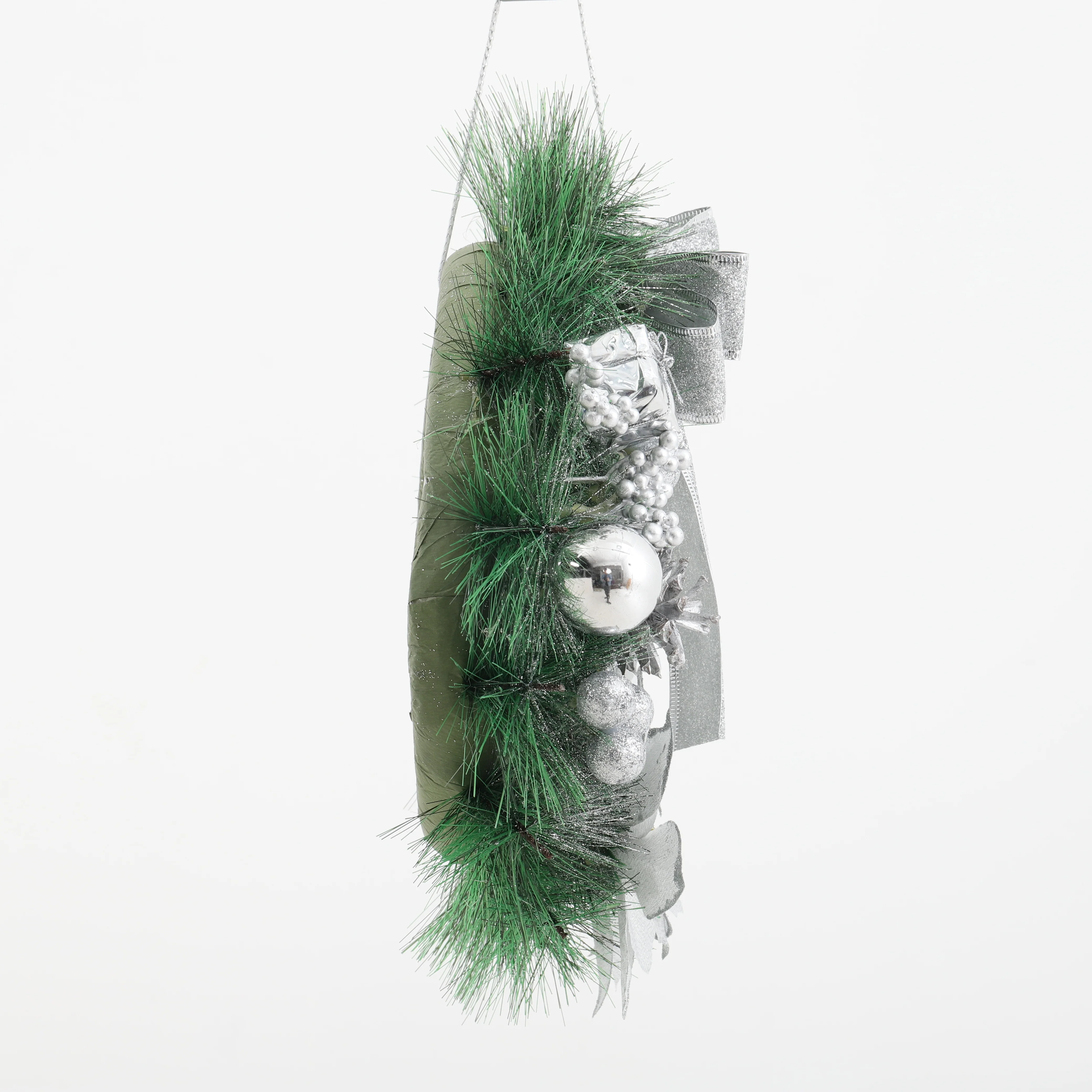 Lifeideas Elegant Christmas Wreath With Mixed Decor - Image 3