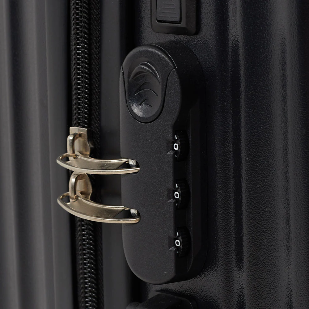 Livingandhome 21" Cabin Suitcase With Combination Lock And USB Charging Port - Image 6