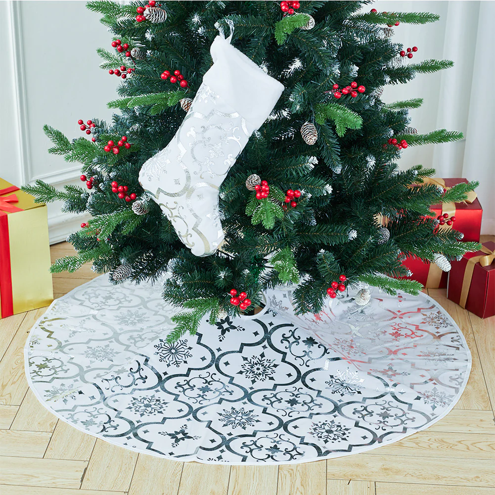 Livingandhome Round Shape Christmas Tree Base Skirt Xmas Ornament With Stocking - Image 2