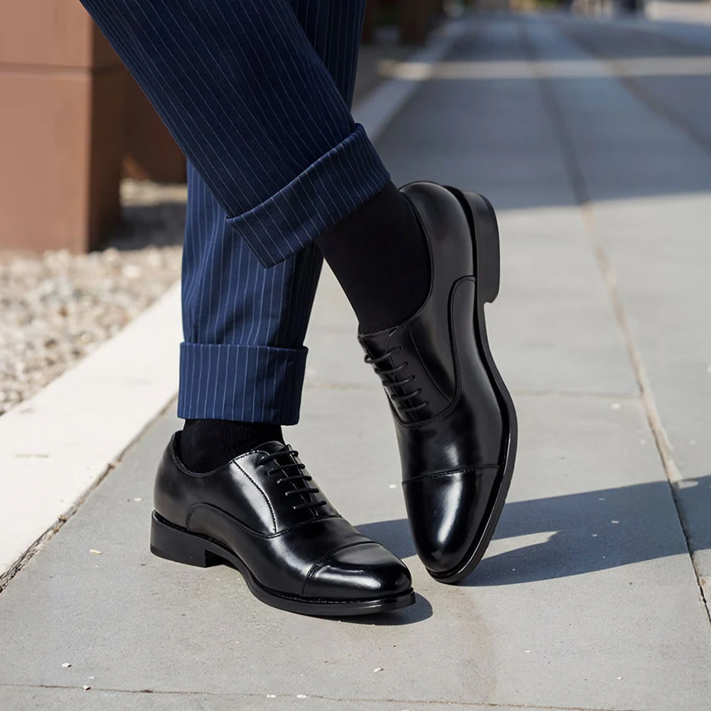 Low-Top Lace-Up Leather Dress Shoes With Pointed Toe - Black - Image 2