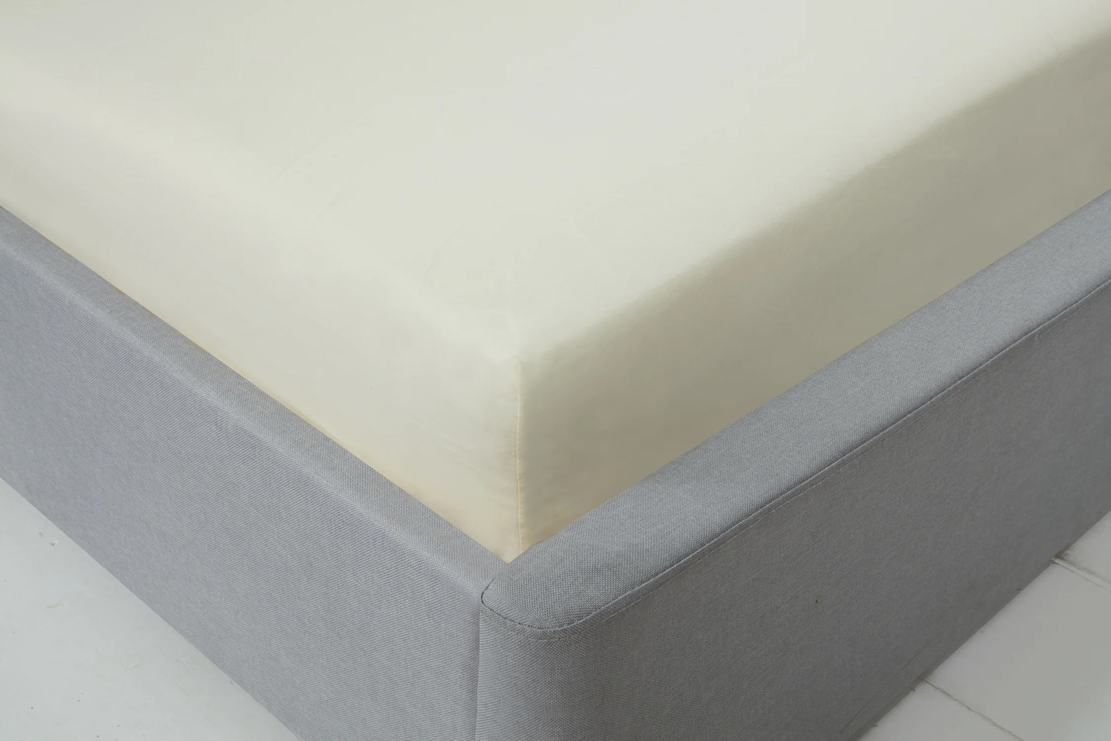 Lyla Fitted Sheet In Cream - Double Size - Image 3