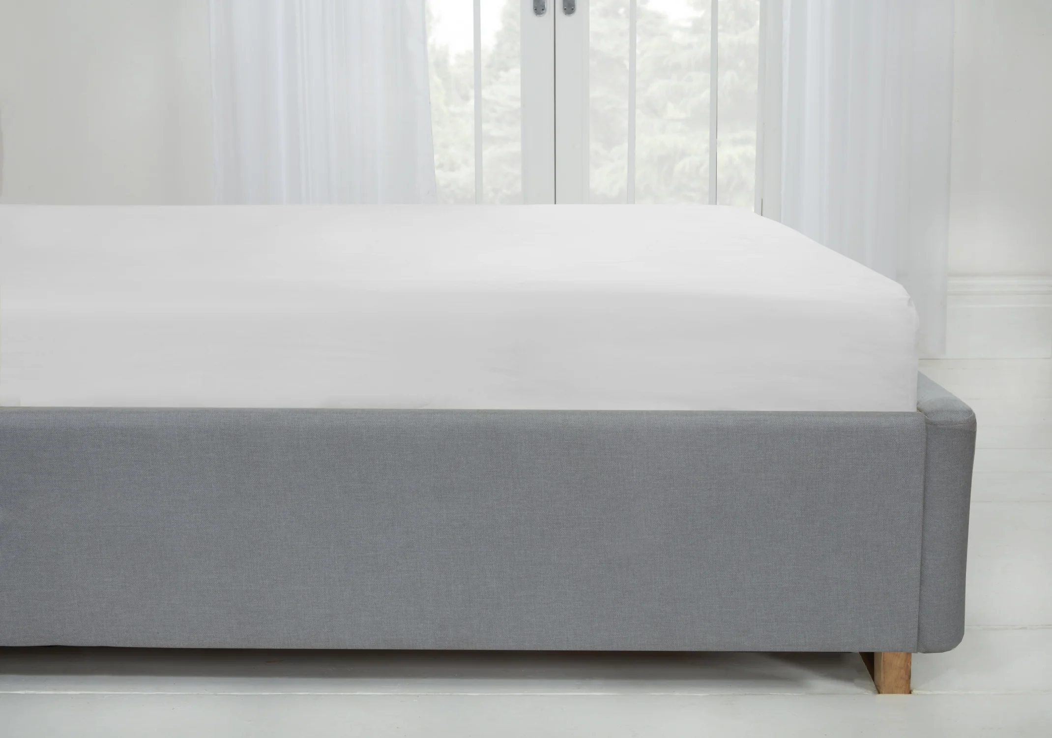 Lyla Fitted Sheet In White - Single Size - Image 2