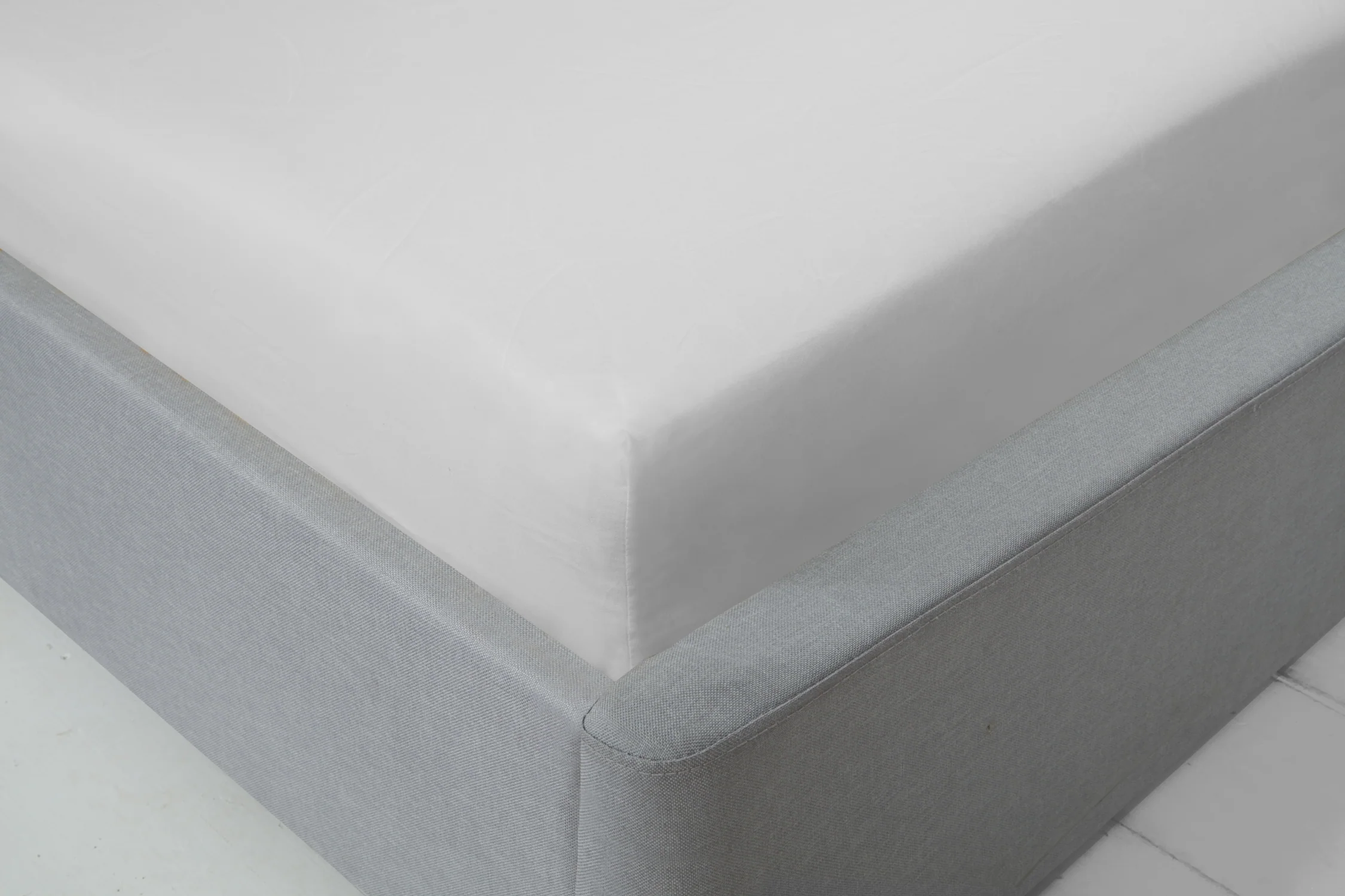 Lyla Fitted Sheet In White - Single Size - Image 3