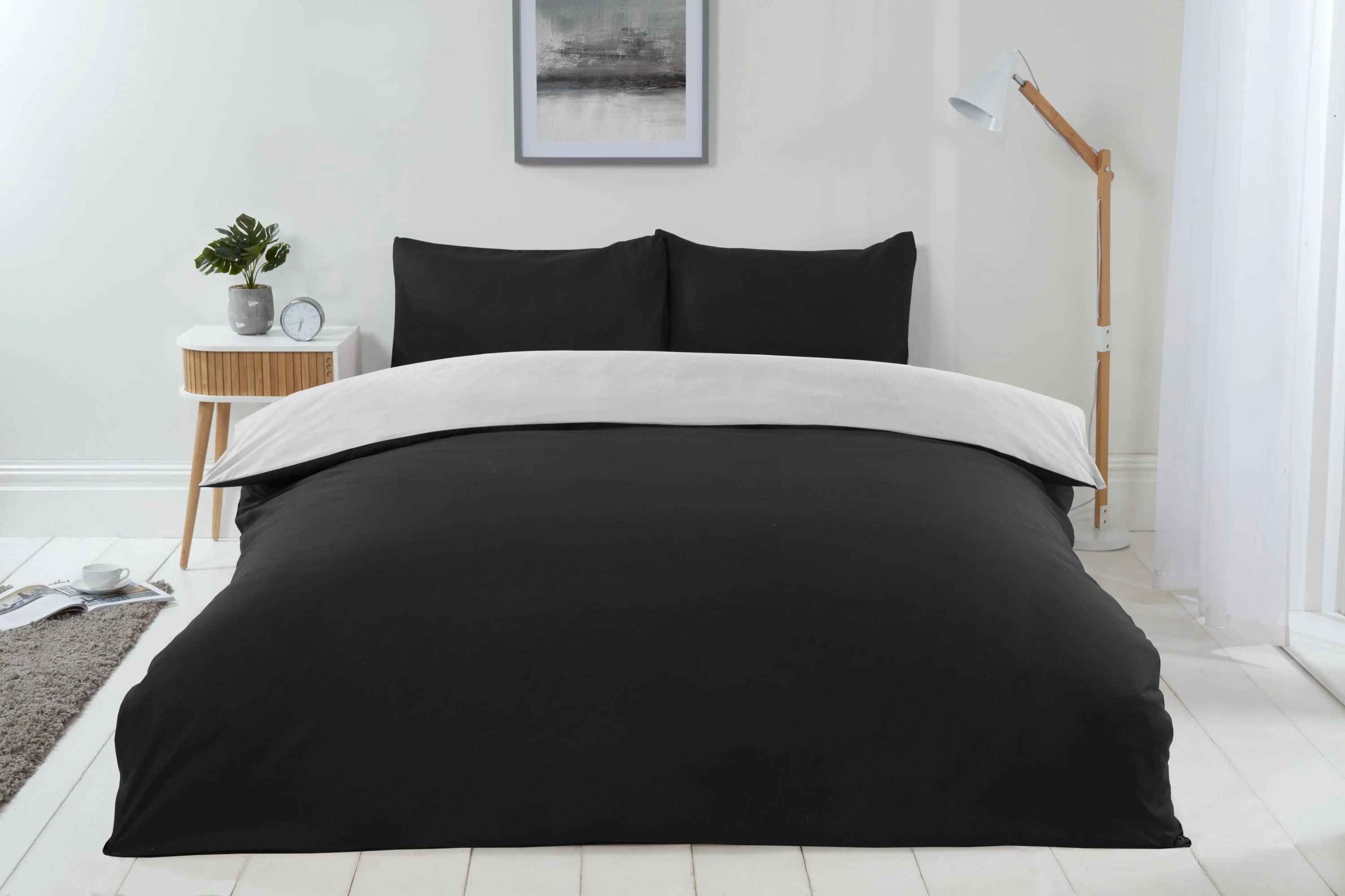 Lyla Reversible Duvet Set in Black/White