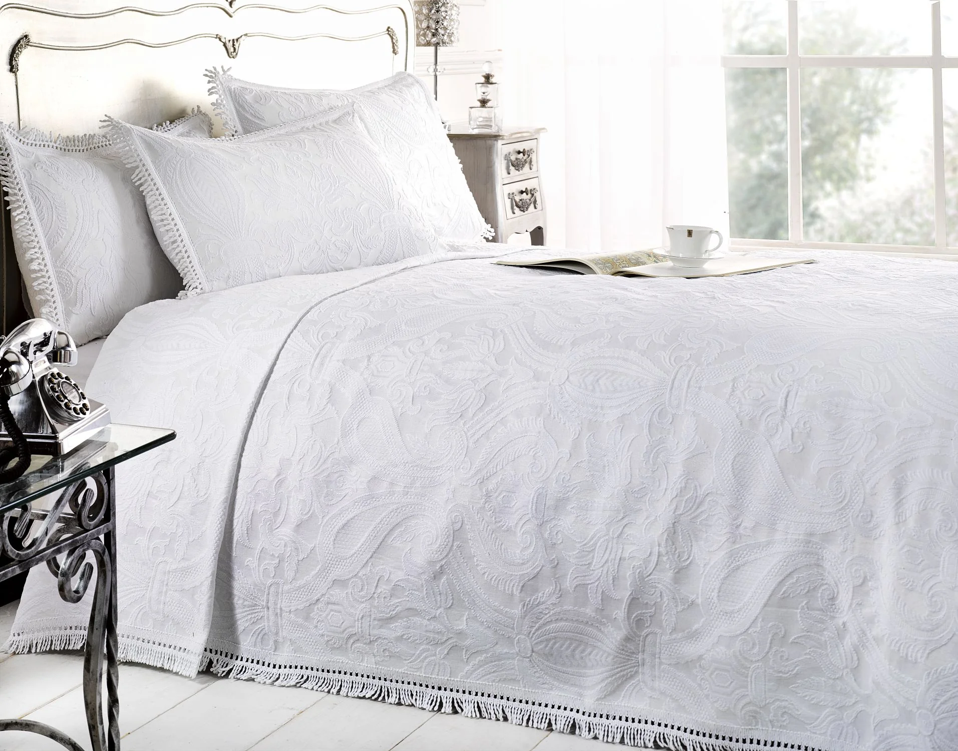Mafalda - Cotton Rich Jacquard Bedspread in White