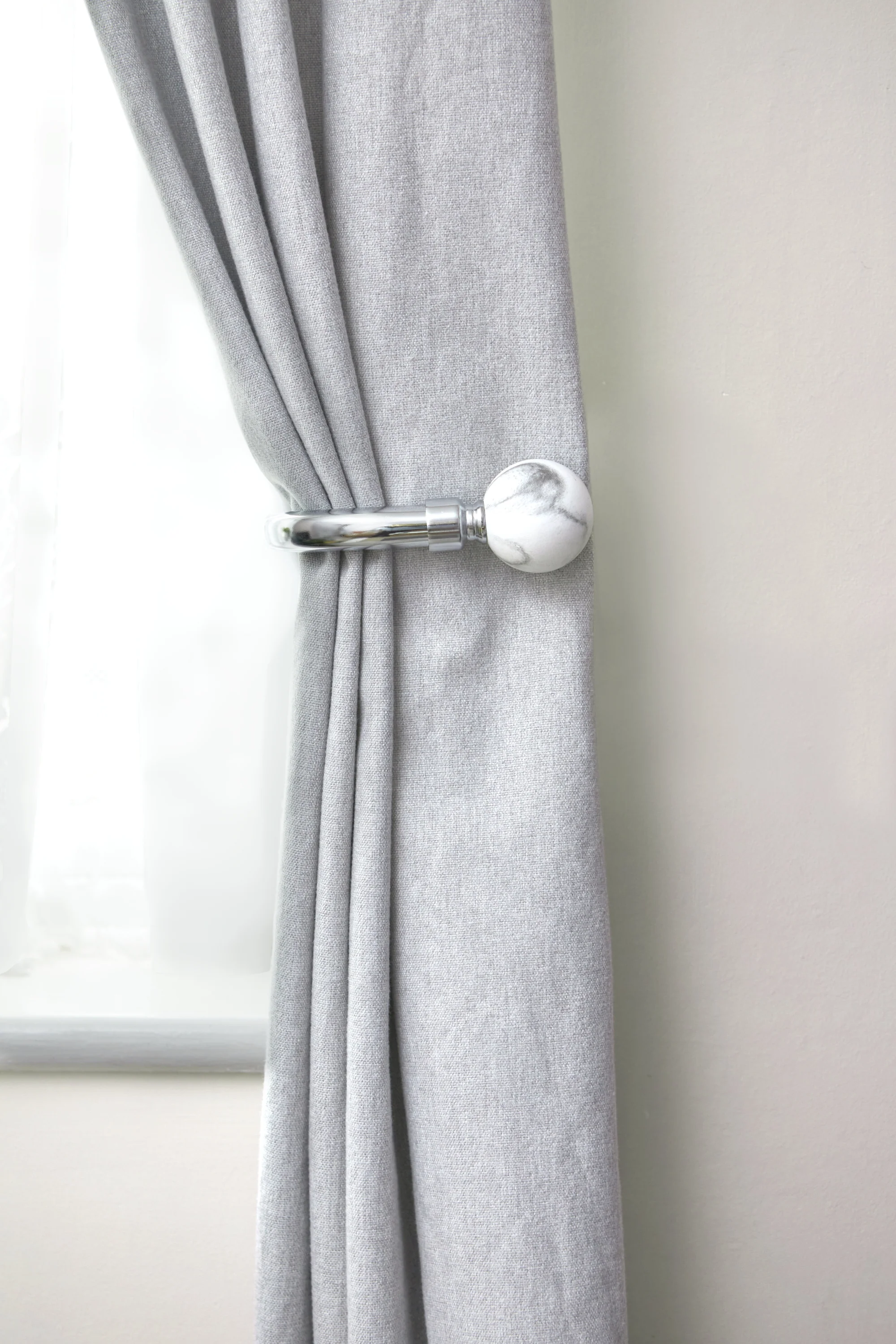 Marble - Pair of Holdaback Tiebacks with End Finials in Brushed Silver - Image 2