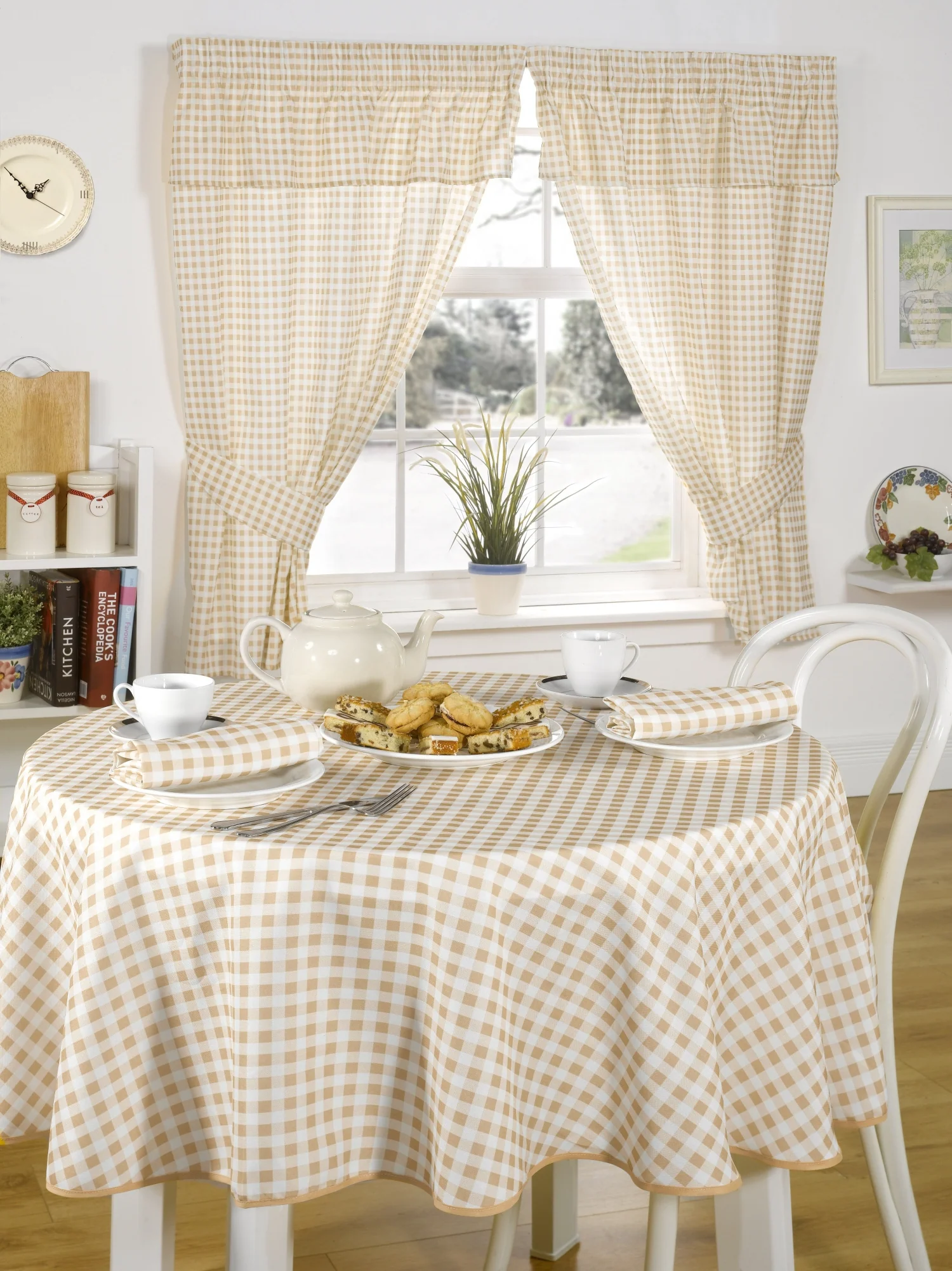 Molly - Gingham Table Cloth in Beige