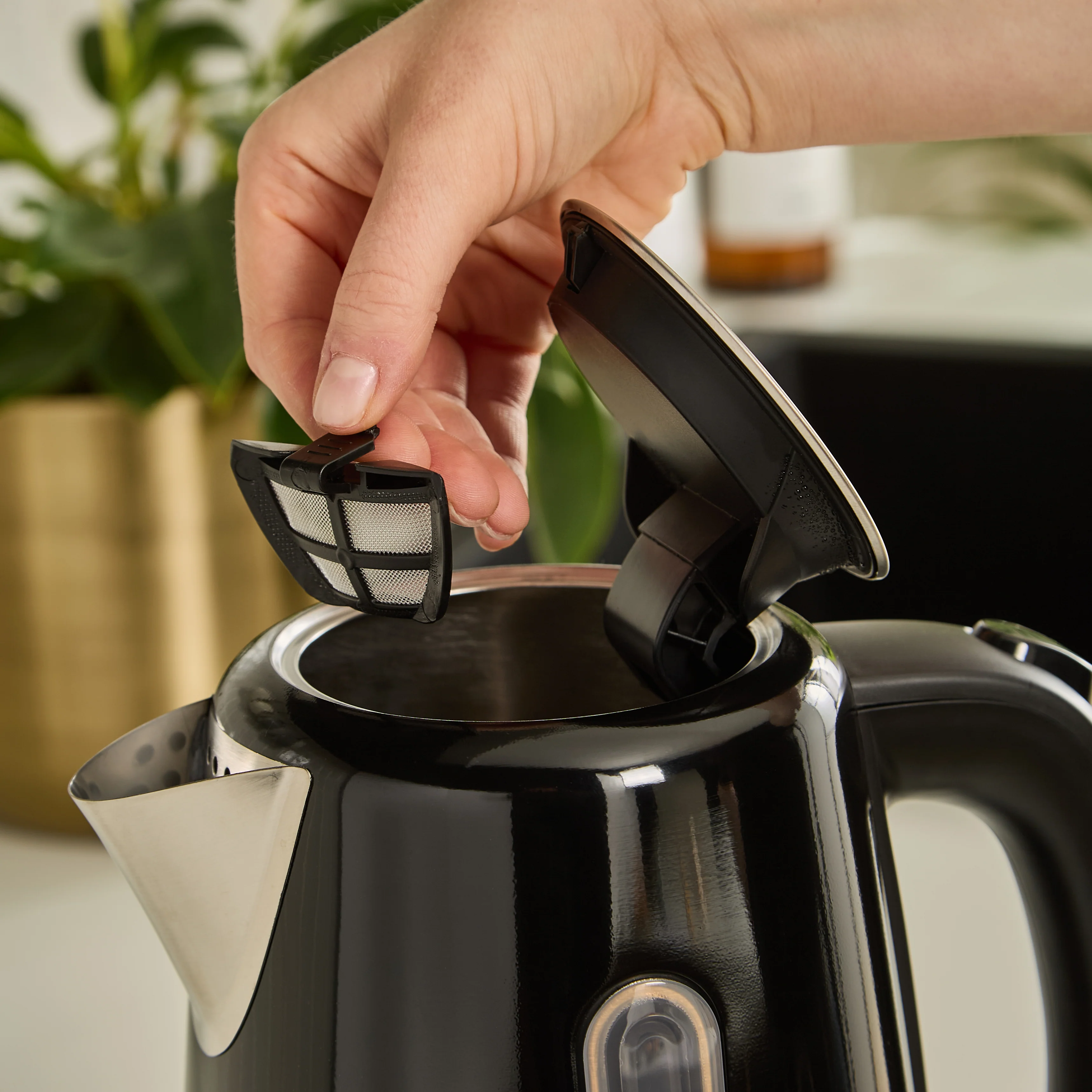 Morphy Richards Equip Morphy Black Kettle And Toaster Set - Image 12