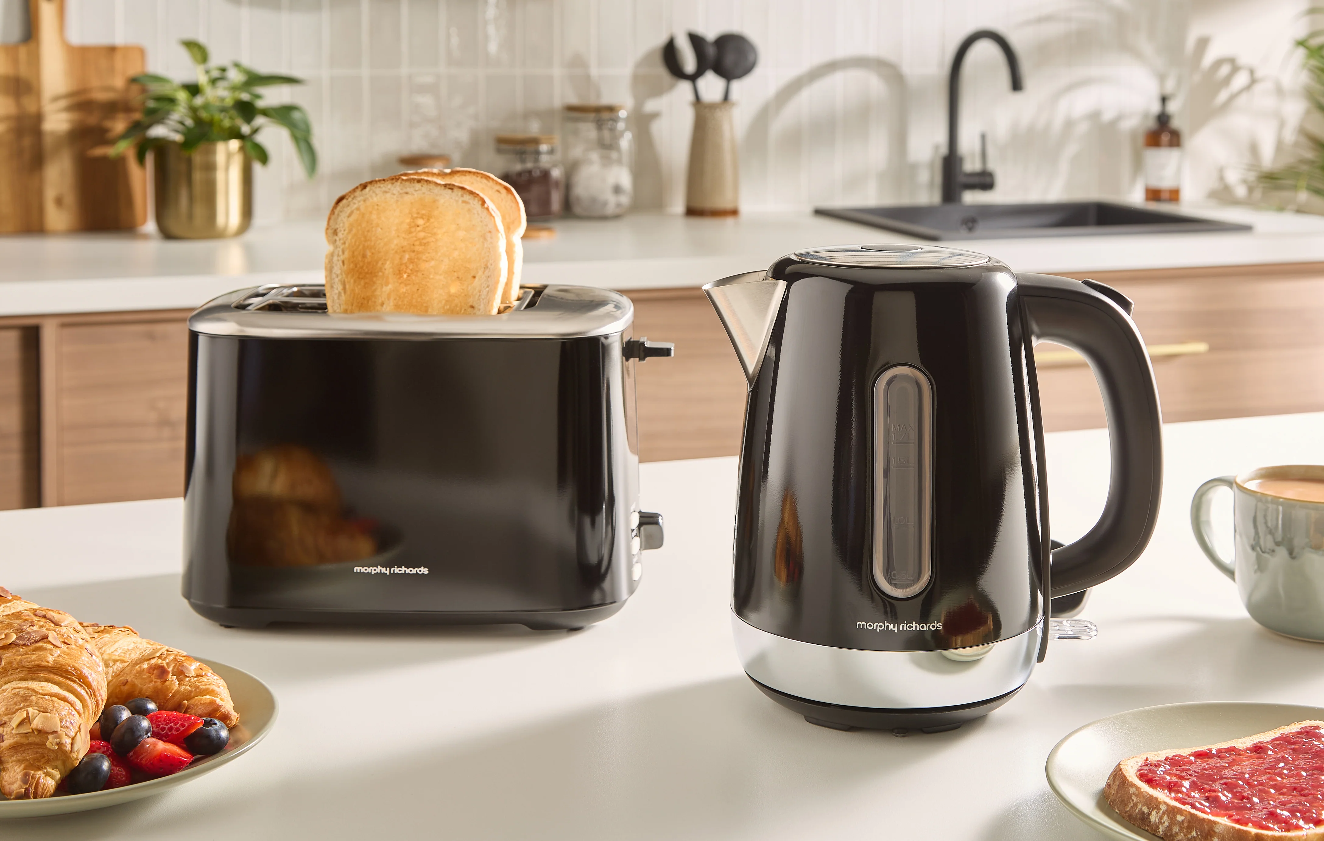 Morphy Richards Equip Morphy Black Kettle And Toaster Set - Image 2