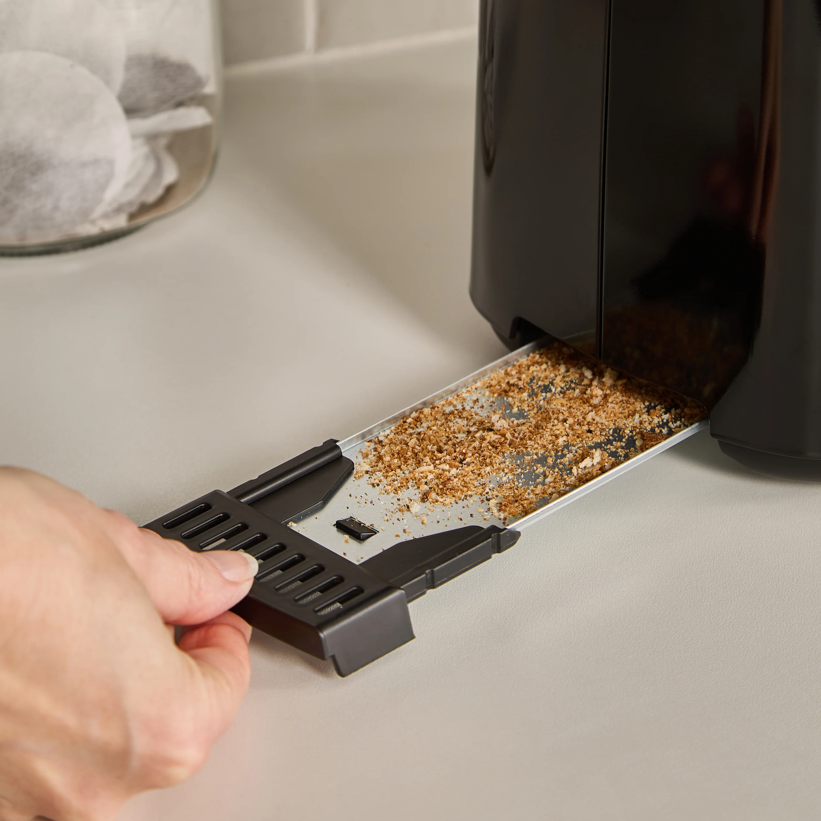 Morphy Richards Equip Morphy Black Kettle And Toaster Set - Image 3