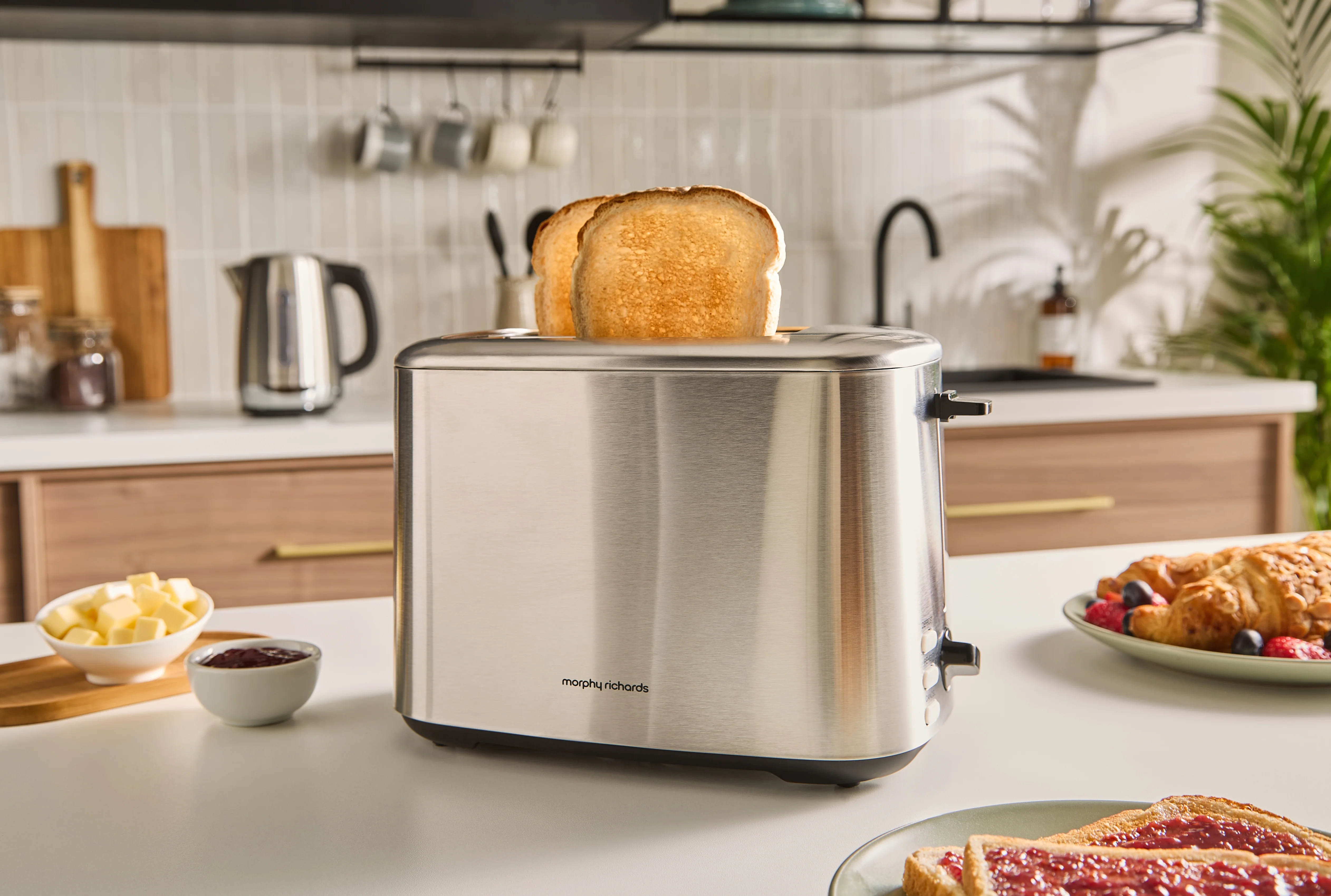 Morphy Richards Equip Morphy Silver Kettle And Toaster Set - Image 14