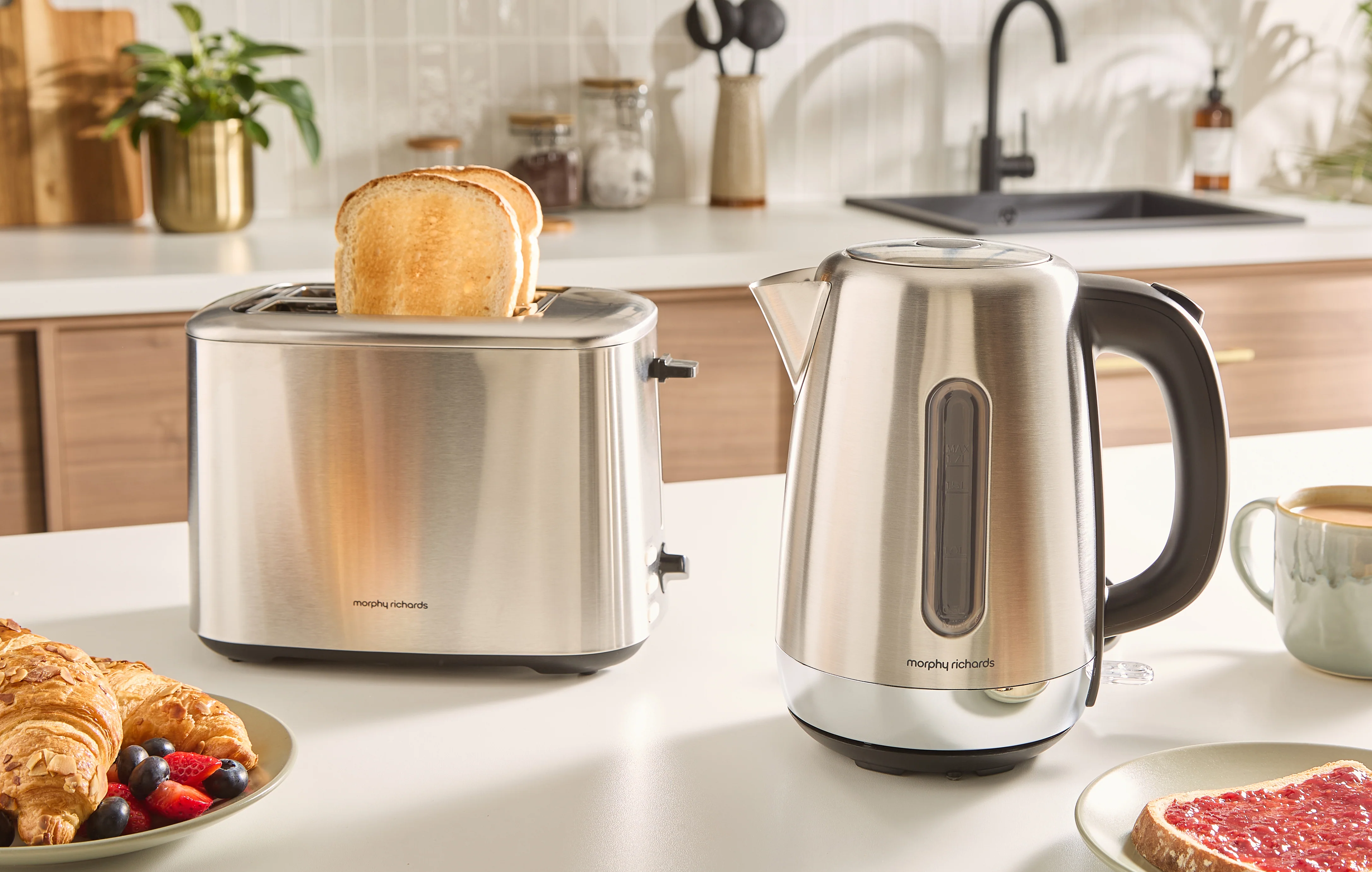 Morphy Richards Equip Morphy Silver Kettle And Toaster Set - Image 2