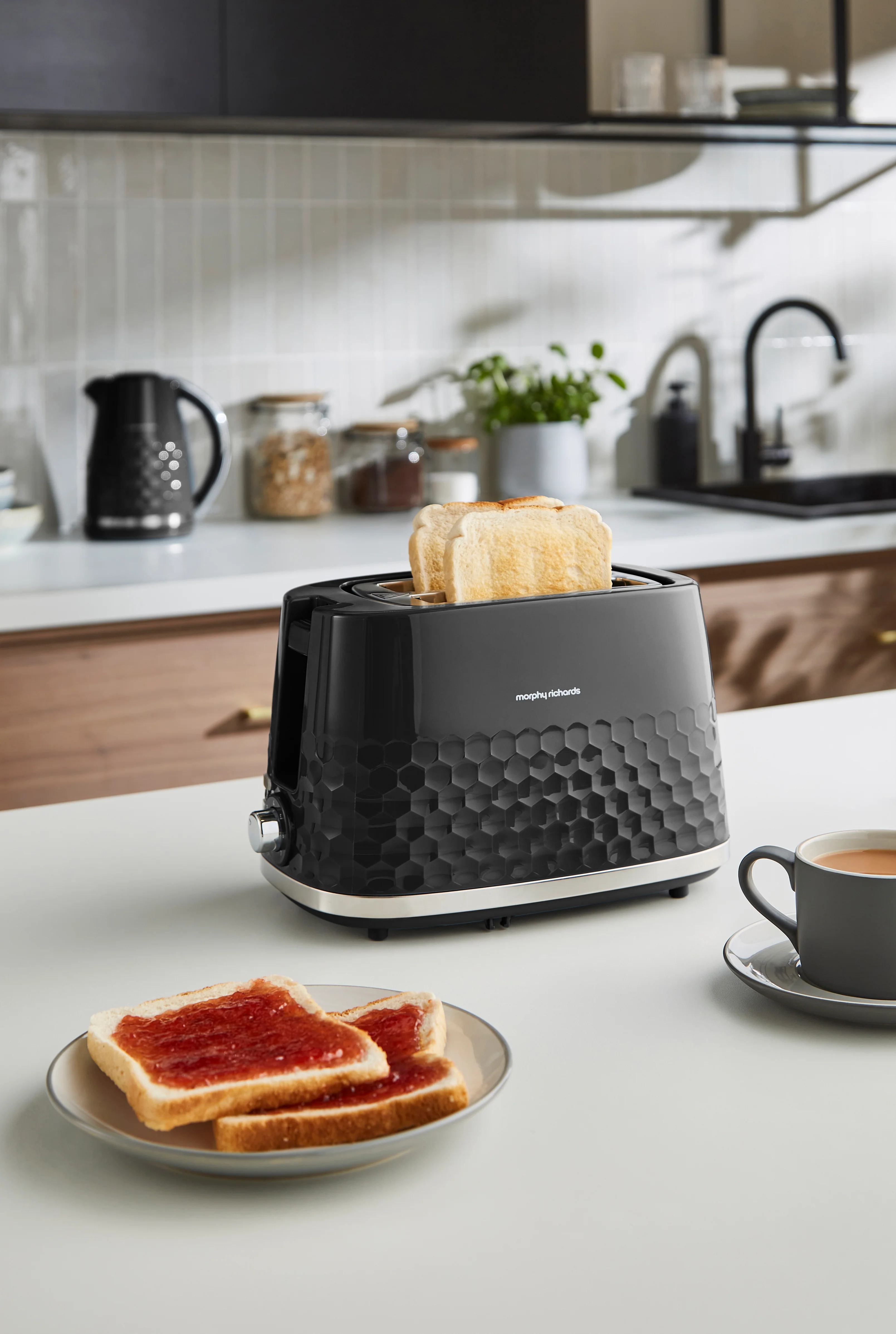 Morphy Richards Hive Black Kettle and Toaster Set - Image 15